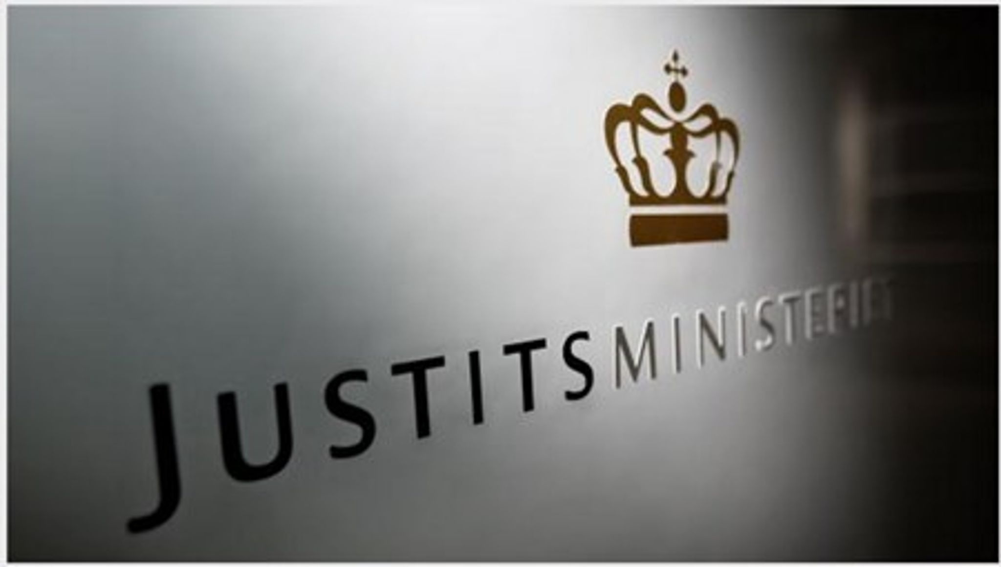 Justitsminister Mette Frederiksen (S) skal finde en ny formand til Irak- og Afghanistankommissionen, efter&nbsp;Michael B. Elmer har valgt at træde tilbage.