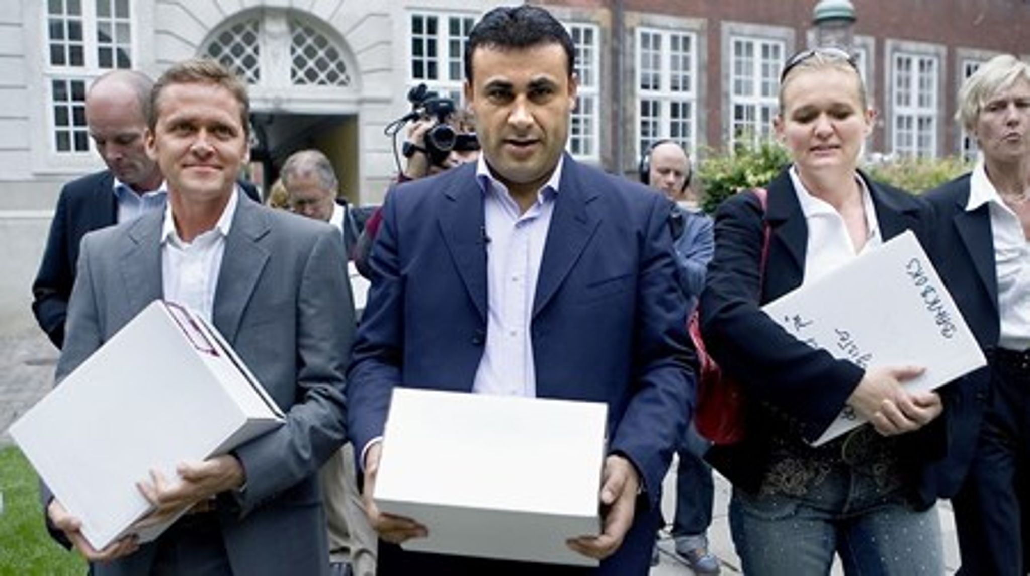 25. juni 2007&nbsp;kunne Ny Alliances stiftere Naser Khader, Gitte Seeberg og Anders Samuelsen aflevere deres indsamlede vælgererklæringer&nbsp;til Indenrigsministeriet, så partiet kunne blive&nbsp;opstillingsberettiget.