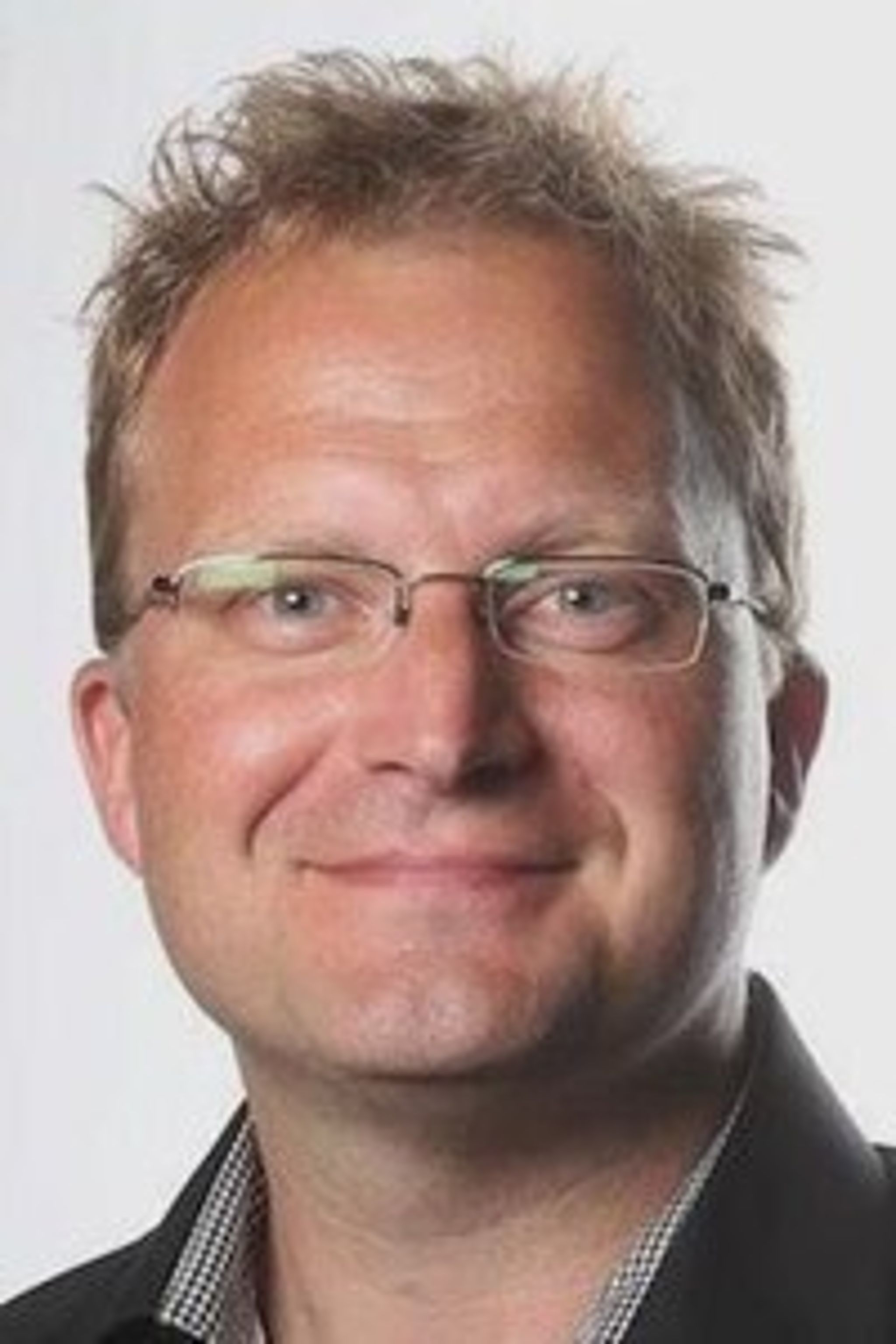 "Med en mere målrettet
miljølovgivning kan der produceres mere på de gode landbrugsjorder, mens de allerdårligste
og miljøfølsomme jorde kunne tages ud af produktionen til gavn for miljøet og
naturen," skriver formand for Landdistrikternes Fællesråd, Steffen Damsgaard.