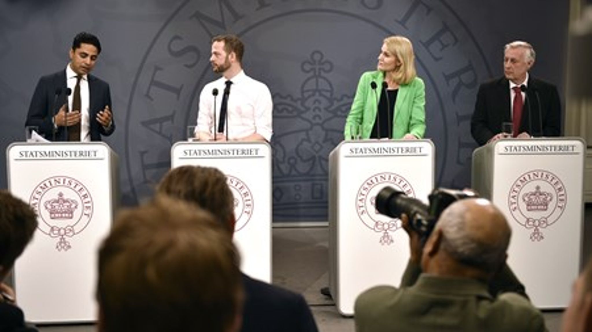 Onsdag blev regeringens integrationsudspil præsenteret af statsminister Helle Thorning-Schmidt (S), økonomi- og indenrigsminister Morten Østergaard (R), beskæftigelsesminister Henrik Dam Kristensen (S) og integrationsminister Manu Sareen (R). 