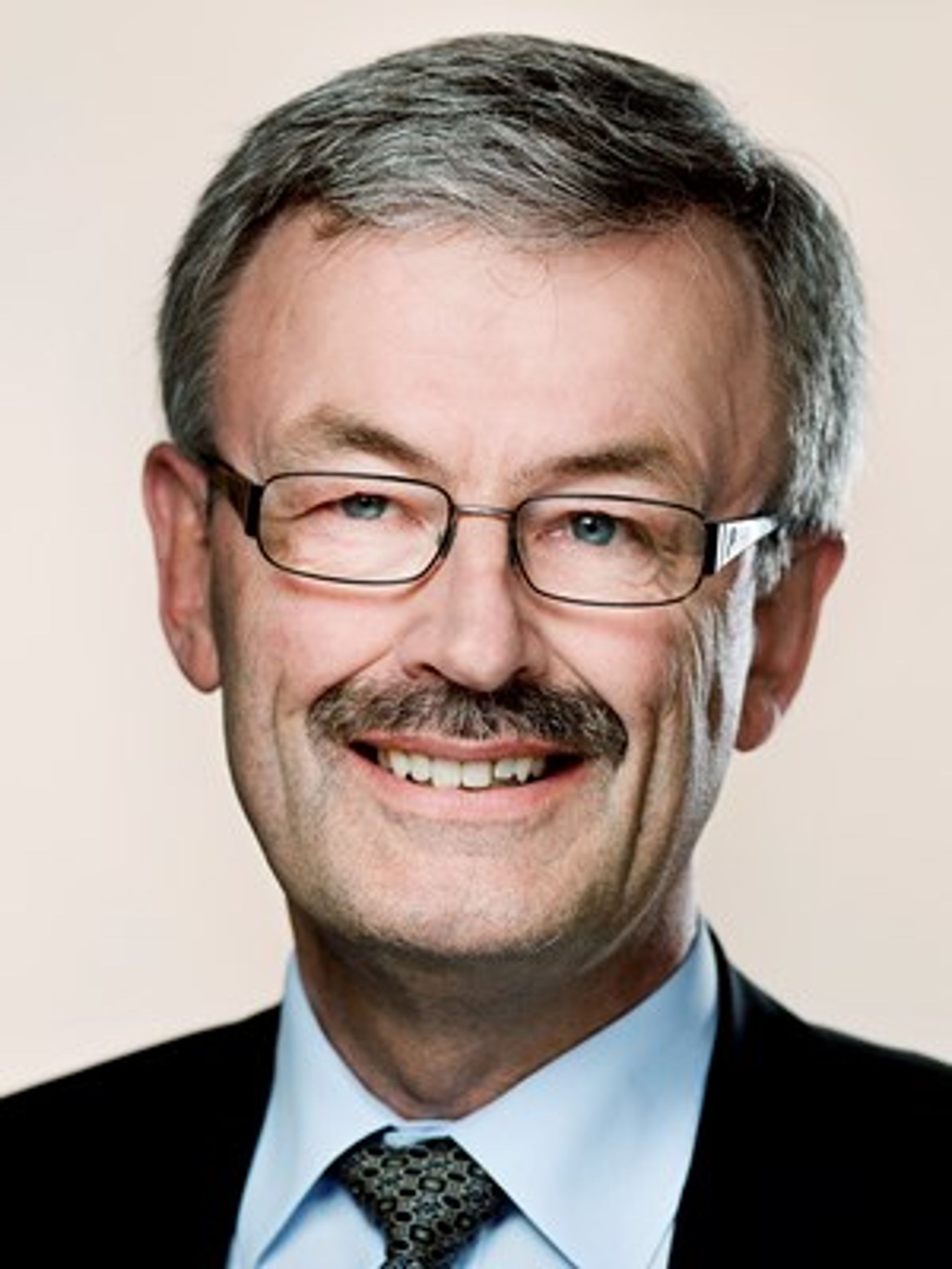 "Det
er meget beklageligt, at regeringen tilsyneladende har indledt en hetz mod
landbruget og pudser sin grønne glorie i dette valgår," skriver Venstres&nbsp;miljøordfører, Henrik Høegh.