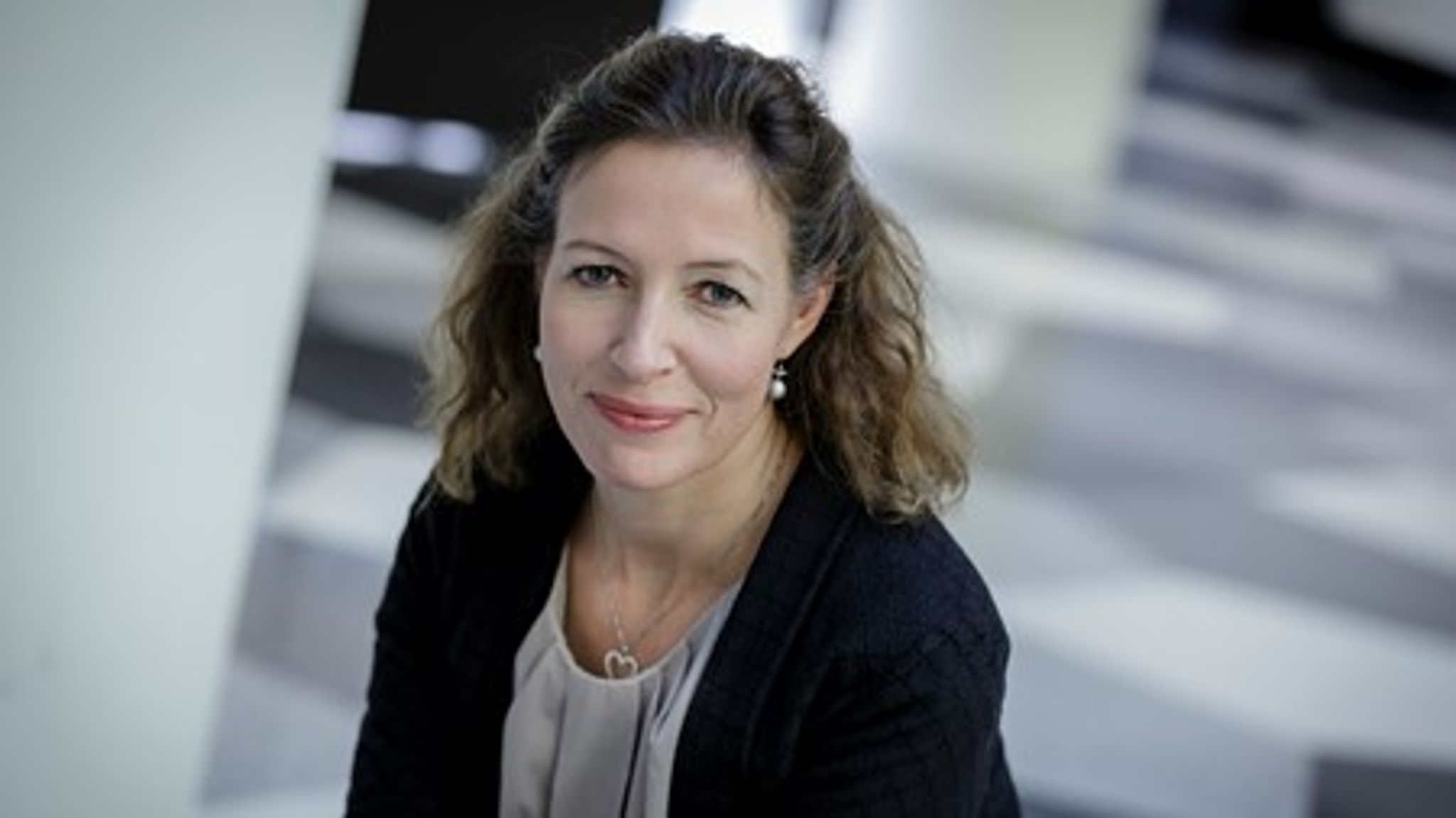 "Men hånden på hjertet: Alle de gode løsninger er ren
symptombehandling. Problemet er dybest set, at vi uddanner for mange i forhold
til det, arbejdsmarkedet efterspørger,"




skriver Charlotte Rønhof,
underdirektør i Dansk Industri. 



<br>