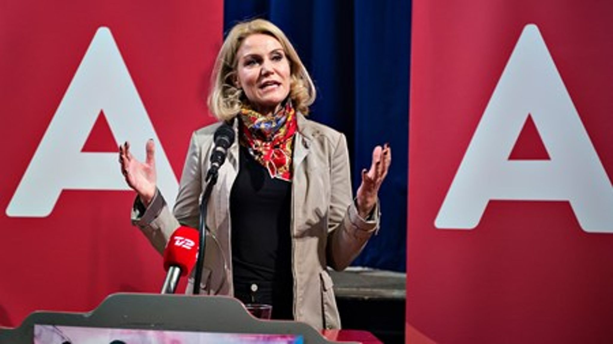 Statsminister Helle Thorning-Schmidt (S) startede 1. maj med at holde sin&nbsp;tale i Randers. Hun fortsætter dagen med taler rundt om i landet&nbsp;og slutter på scenen i Fælledparken i København.&nbsp;