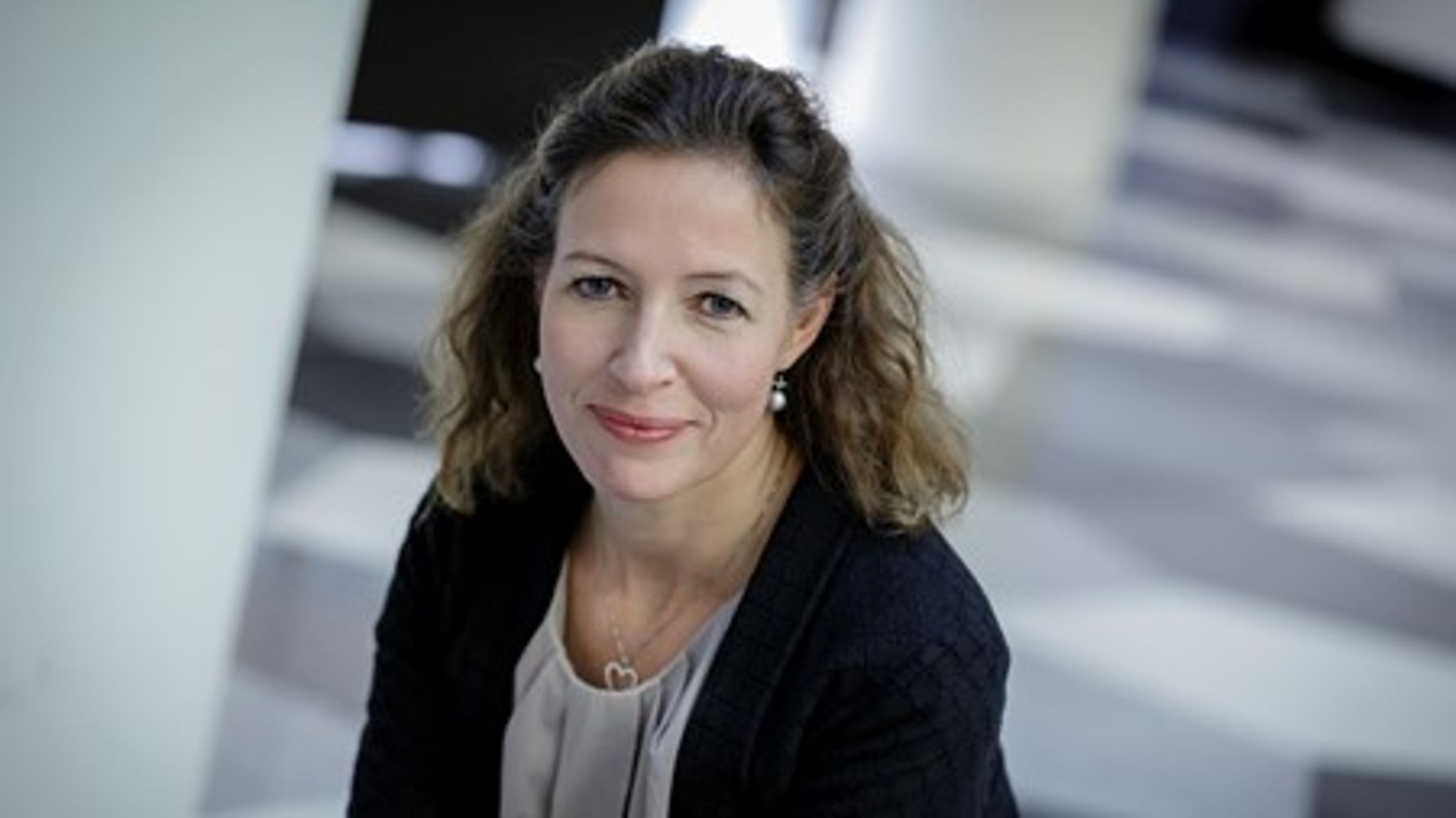 "Store nationale satsninger inden
for materiale- og produktionsforskning vil kunne styrke konkurrenceevnen i danske virksomheder
til gavn for vækst og beskæftigelse. For at give Innovationsfonden
muskler til at etablere sådanne satsninger af en betydelig størrelse bør
fondens midler øges," skriver Charlotte Rønhof, underdirektør i DI.<br>