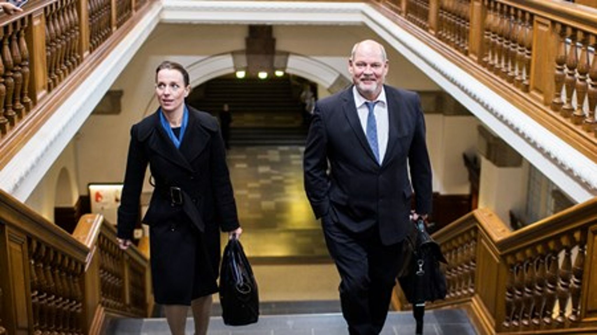 Minister for landdistriker Carsten Hansen (S) og miljøminister Kirsten Brosbøl (S) er klar til at lempe planloven for at styrke væksten i yderområderne. 