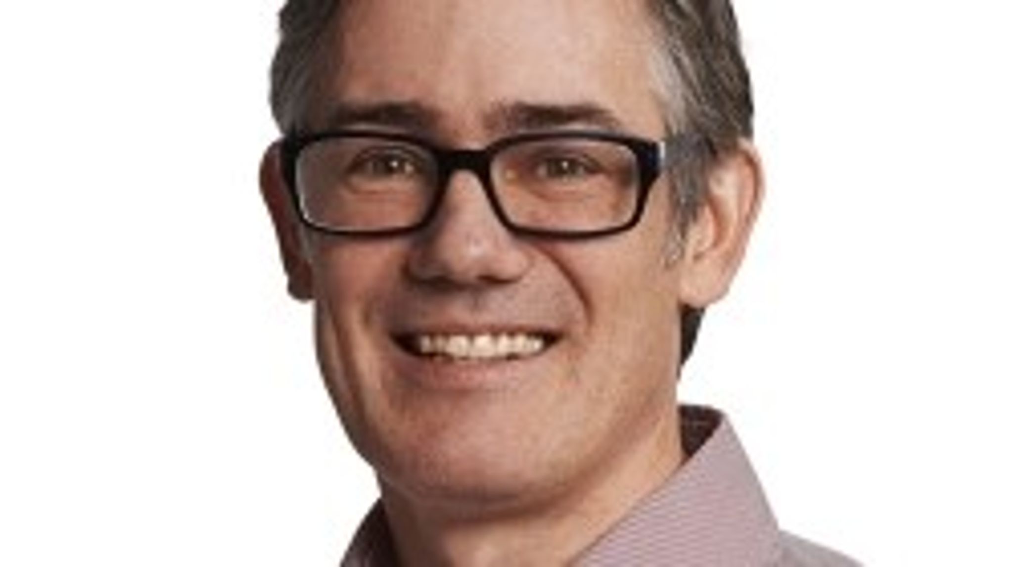 "Flere og flere unge danske studerende tager til udlandet for at studere, og en stadig større andel af dem får en ph.d. hos nogle af verdens førende universiteter. Selvom mange af dem vender hjem igen, risikerer vi at svække kvaliteten af de danske ph.d.-forløb," skriver Martin Junge, forskningschef i DEA. <br><br>