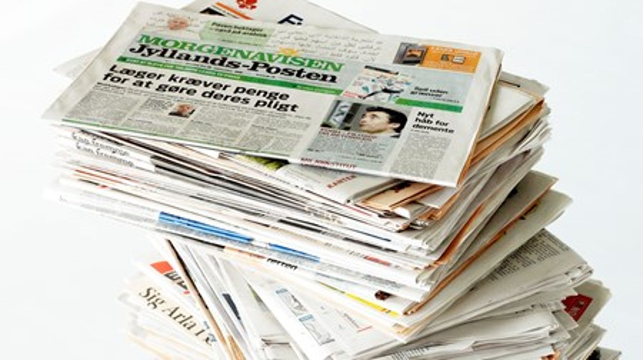 Provinsen dækkes ikke tilstrækkeligt af hverken tv, radio eller aviser, skriver medieprofessor Frands Mortensen, der foreslår, at man samler ressourcerne og lader aviserne overtage dækningen i et offentligt-privat samarbejde.
