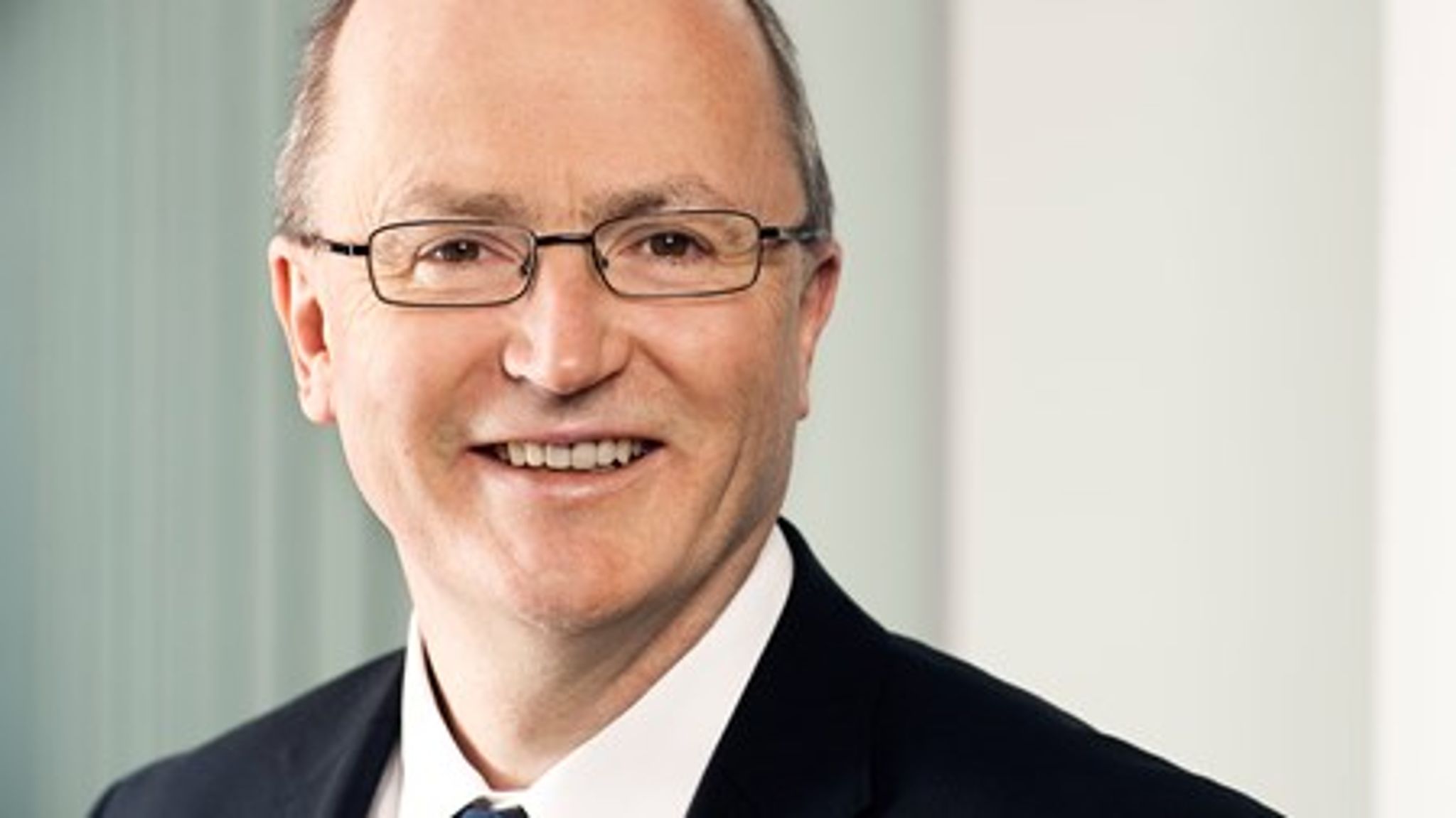 "På DTU er den internationale evaluering forankret i en turnus-proces, hvor alle institutter kigges efter i kortene hvert 5. år. Her ser vi ofte kommentarer om, at rammerne for ph.d.-projekterne her i landet er rimeligt stramme, men der konkluderes samtidig, at vore afhandlinger har høj kvalitet. Jeg er her sikker på, at dette er en kombination af talent, god vejledningspraksis og, ikke mindst, god planlægning," skriver Martin P. Bendsøe, dekan på DTU. <br><br>