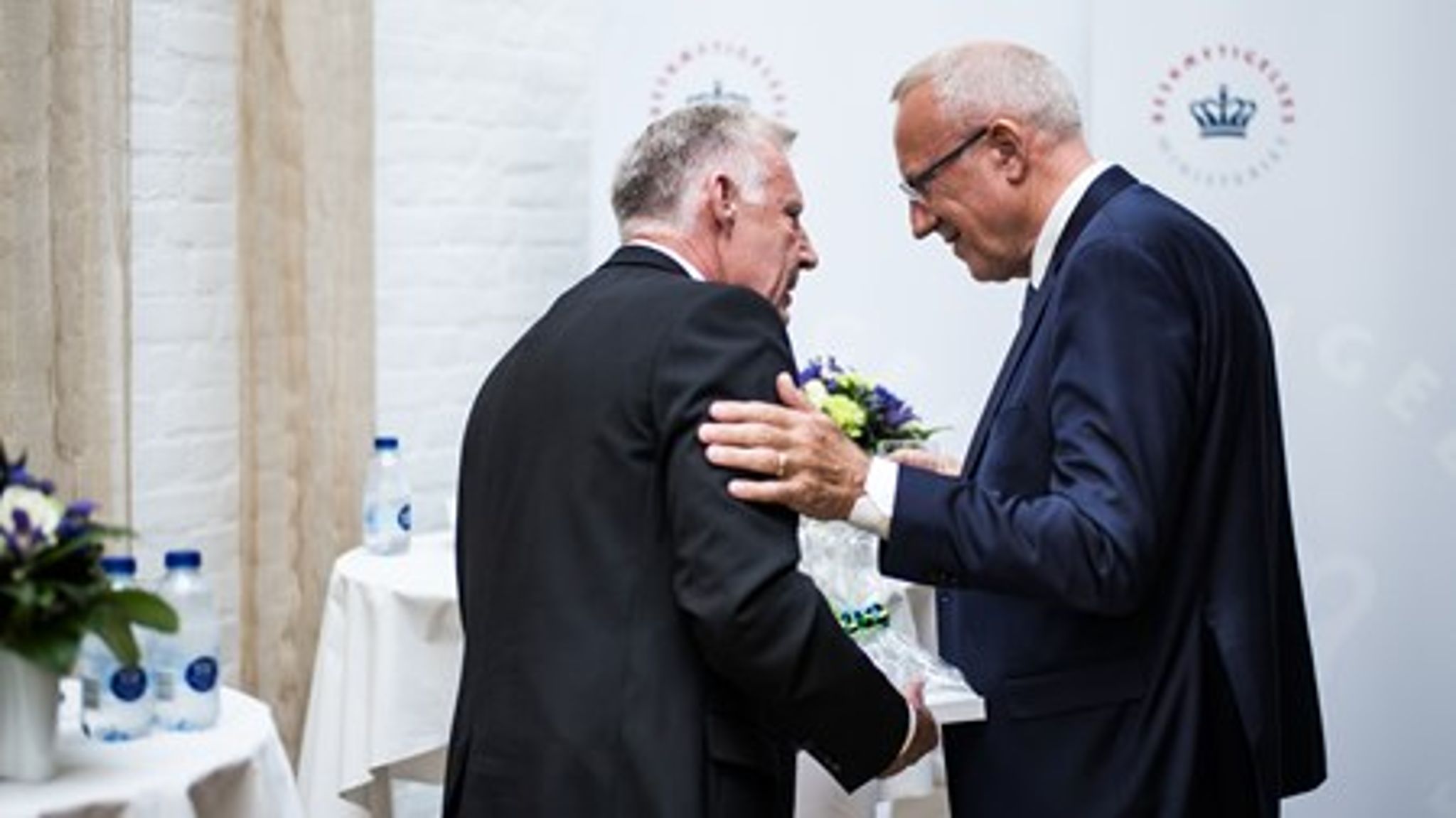 Som DA-direktør sad&nbsp;Jørn Neergaard Larsen med ved de forhandlinger om et nyt arbejdsskadesystem, som tidligere beskæftigelsesminister&nbsp;Henrik Dam Kristensen (S) skød igang. Nu kan Neergaard selv sætte sig for bordenden. Spørgsmålet er, om arbejdsmarkedets parter fortsat er inviteret.&nbsp;