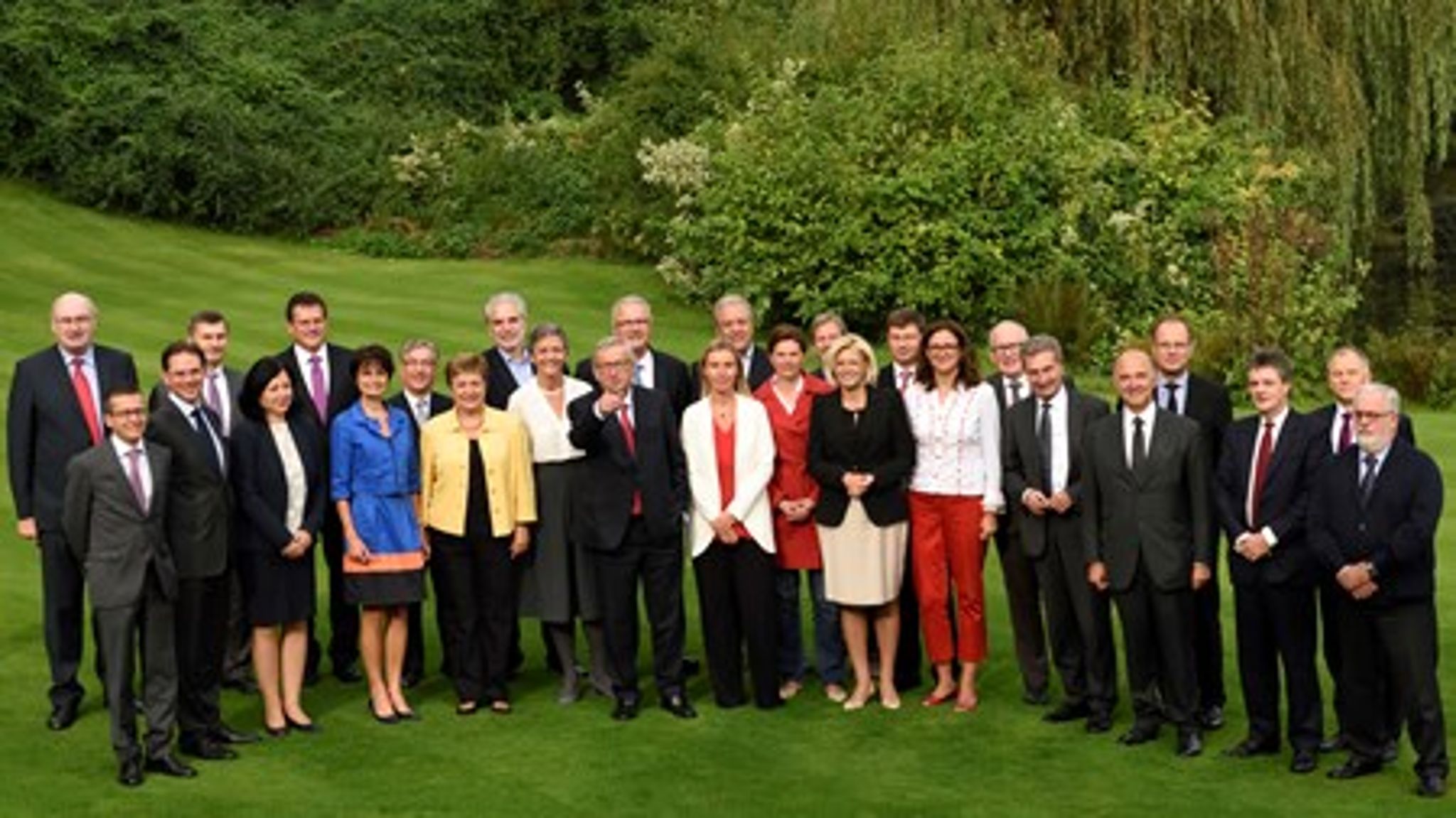Sådan så det ud, første gang EU-kommissionsformand Jean-Claude Juncker&nbsp;tog sine 27 kommissærkolleger med på seminar. I denne uge gør han det igen for at kickstarte den nye politiske sæson.