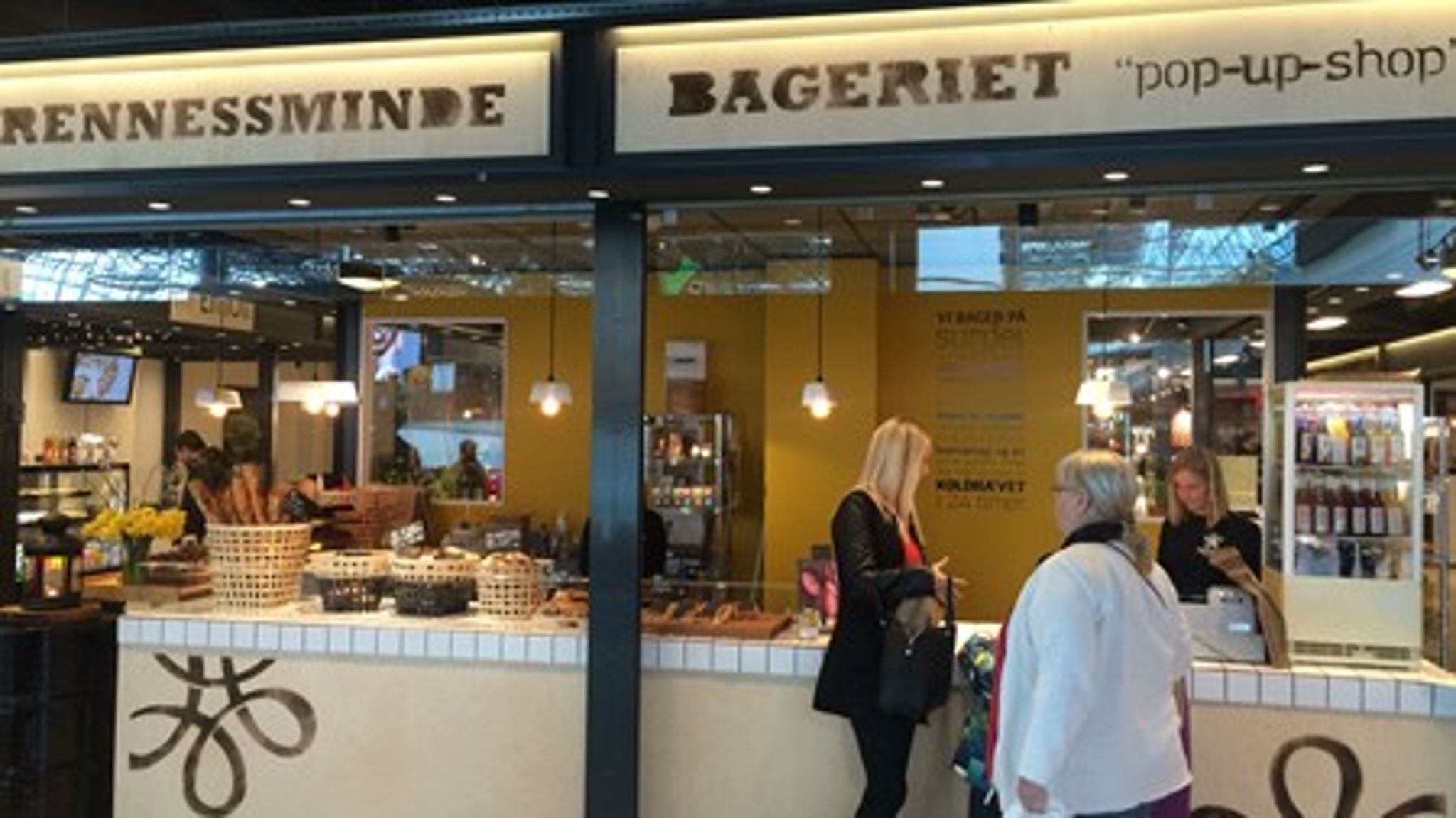 På madmarkedet Staderne i City 2 sælger unge fra&nbsp;Grennessminde blomster, grønt og økologisk brød. Snart åbner den socialøkonomiske virksomhed også en bod i Torvehallerne i København.&nbsp;
