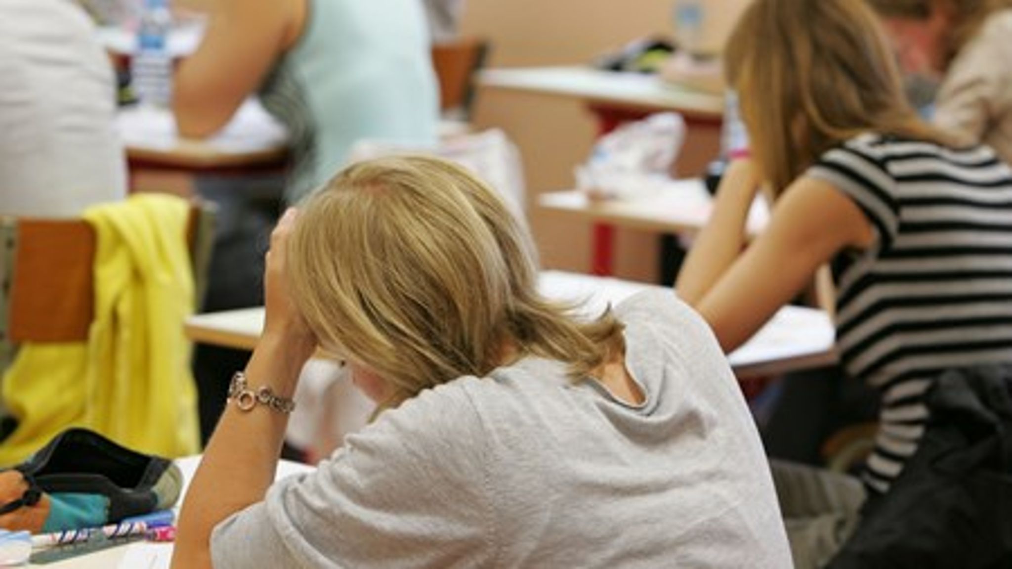 For at fjerne uligheden mellem gymnasierne skal tilskuddet til elever i almene gymnasier sættes ned, hvorimod tilskuddet til elever i handelsgymnasier skal forhøjes.&nbsp;