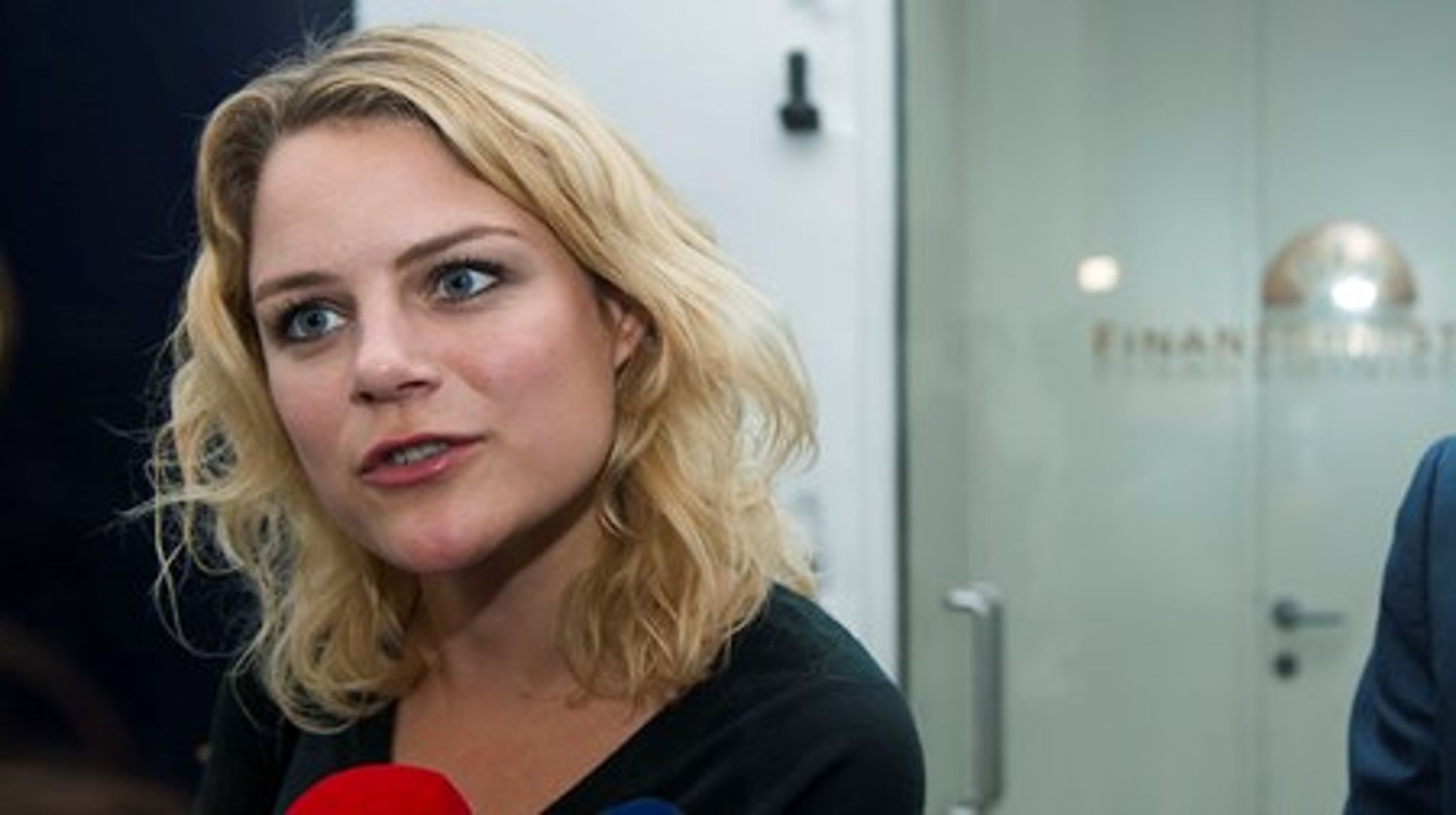 Johanne Schmidt-Nielsen beskylder aftaleparterne bag det nye dagpengesystem for et kollektivt løftebrud.&nbsp;