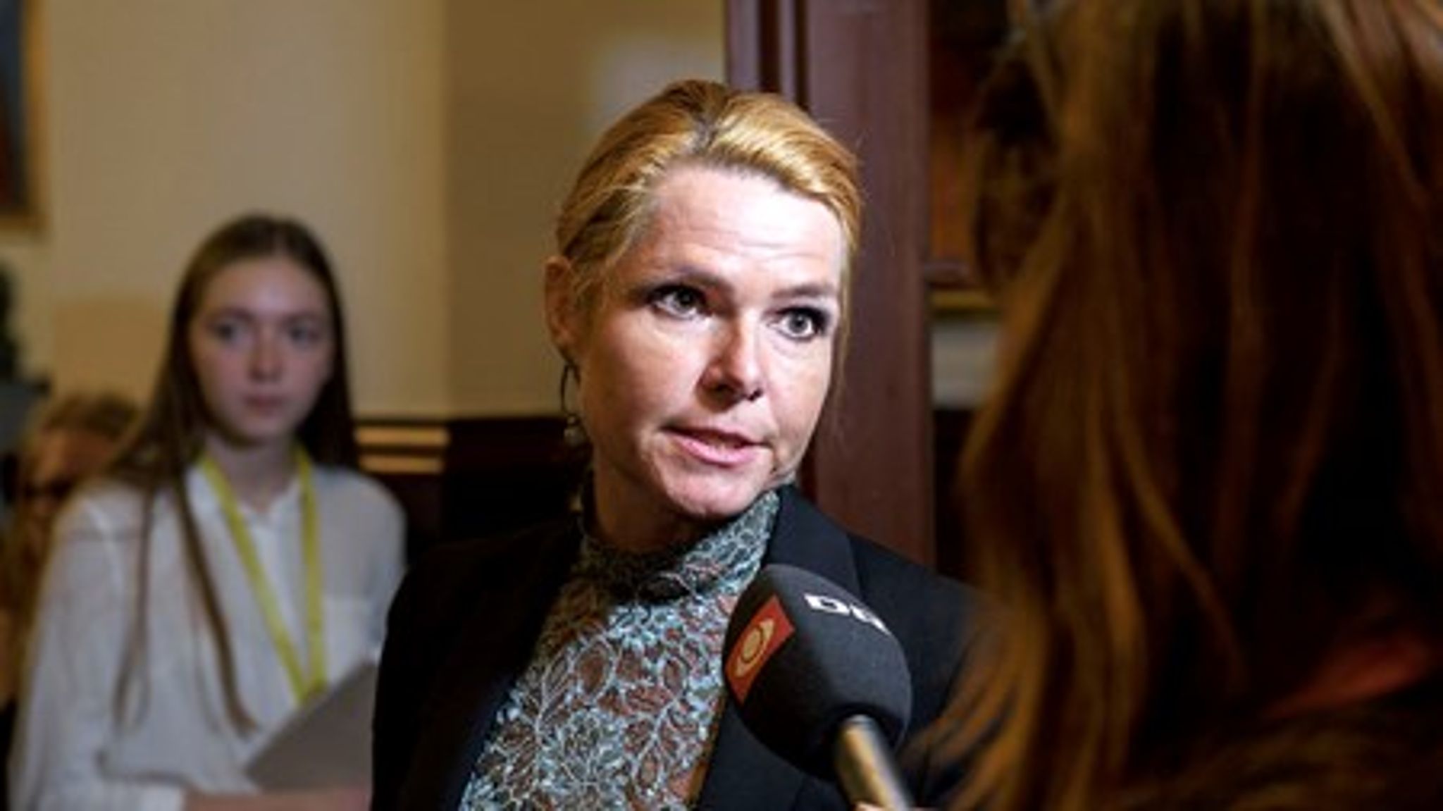 Når regeringen indrykker annoncer i libanesiske aviser, bliver det&nbsp;ude i verden&nbsp;læst ind i fortællingen om det selvtilstrækkelige Danmark, lyder det fra to brandeksperter.&nbsp;
