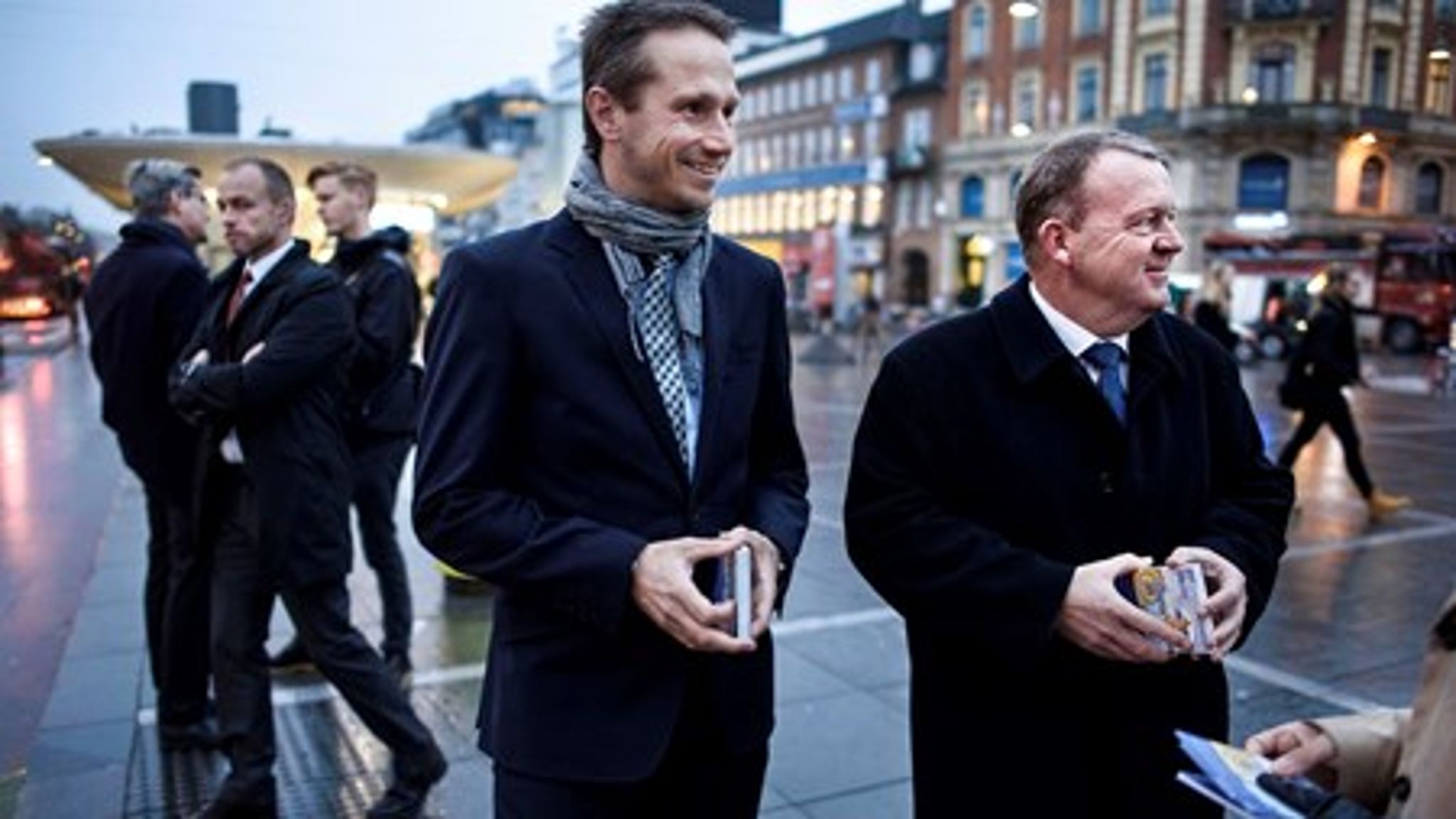 Folketinget har tirsdag vedtaget Løkkes garanti om, at Danmark ikke går med i EU's asyl- og flygtningepolitik, uden at det først har været til folkeafstemning.&nbsp;