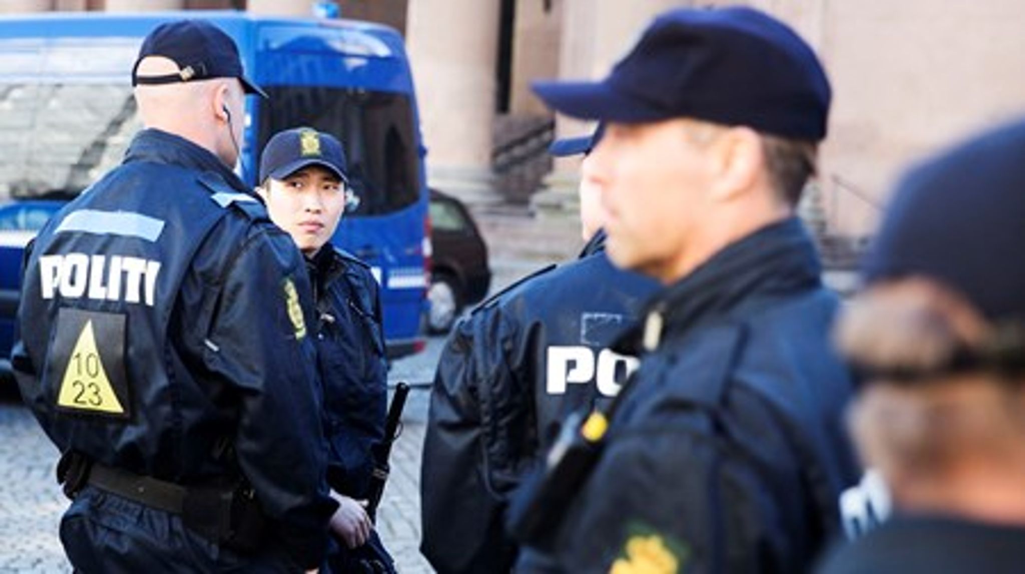Politiet skal gøre en ekstra indsats i de udsatte boligområder de næste fire år, efter der er indgået en ny aftale om politiet.<br>