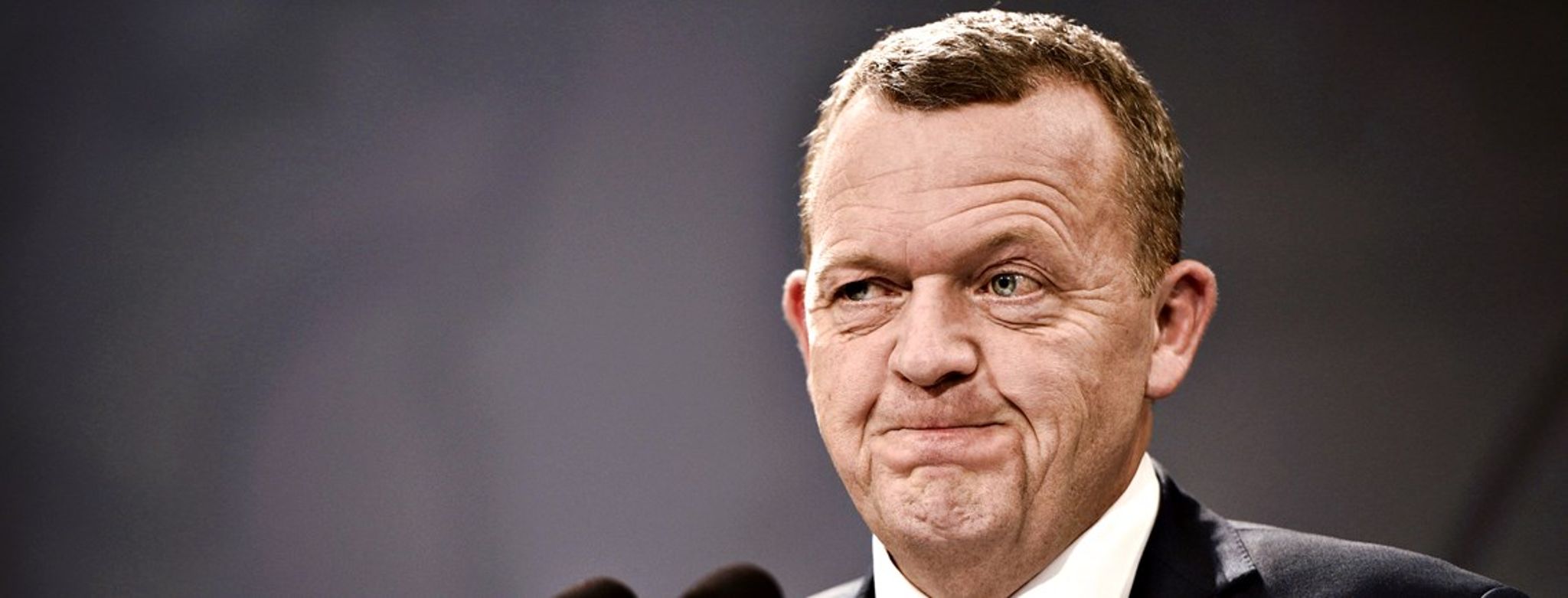 Statsminister Lars Løkke Rasmussen står som den største taber efter nej'et ved folkeafstemningen. Men den drevne politiker har anlagt en pragmatisk tilgang til nederlaget.<br>