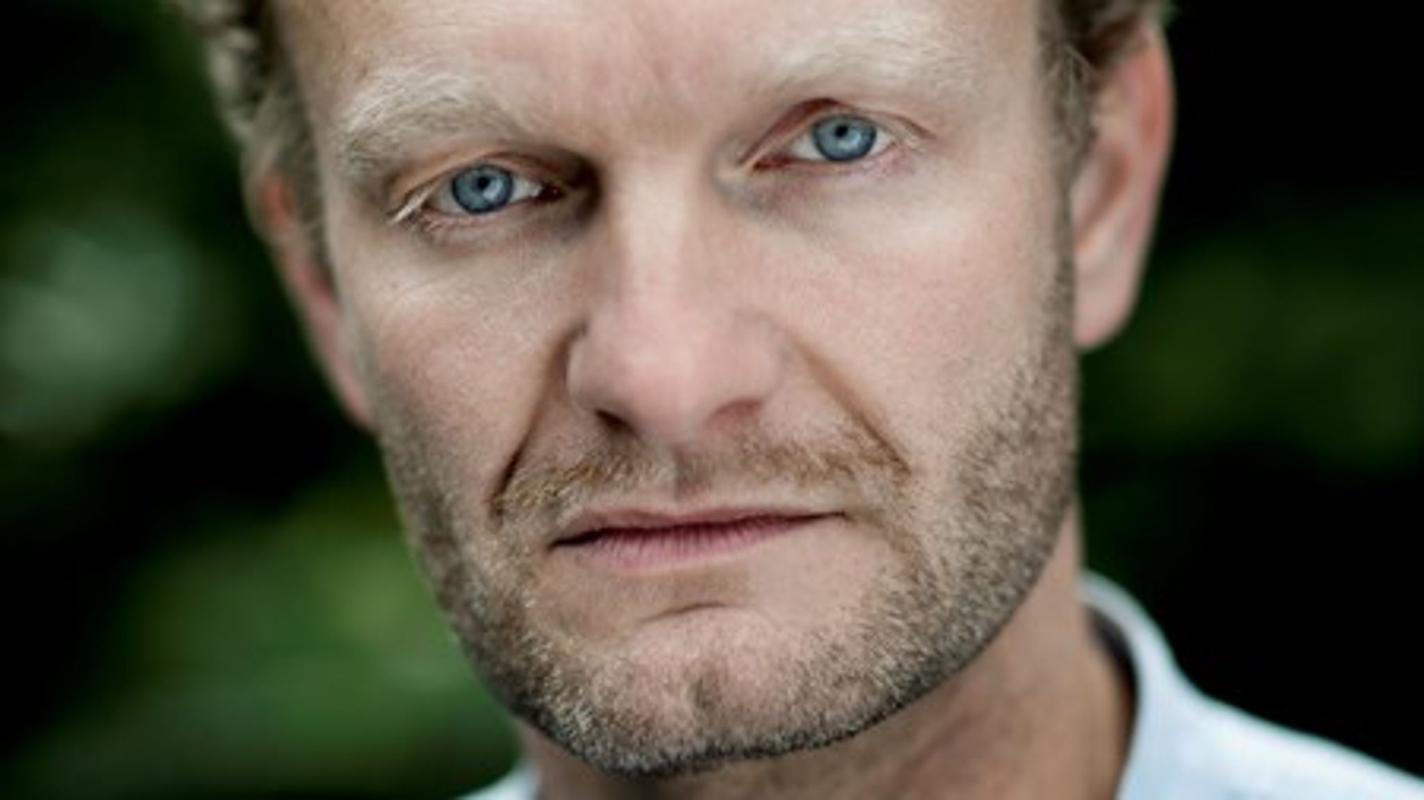 Seniorforsker Rasmus Boserup fra DIIS er ikke tilfreds med Martin Paldams udlægning af Det Arabiske Initiativ, hvorimod en ordfører modtager stor ros for sit indlæg, men er ordføreren i virkeligheden en hykler?