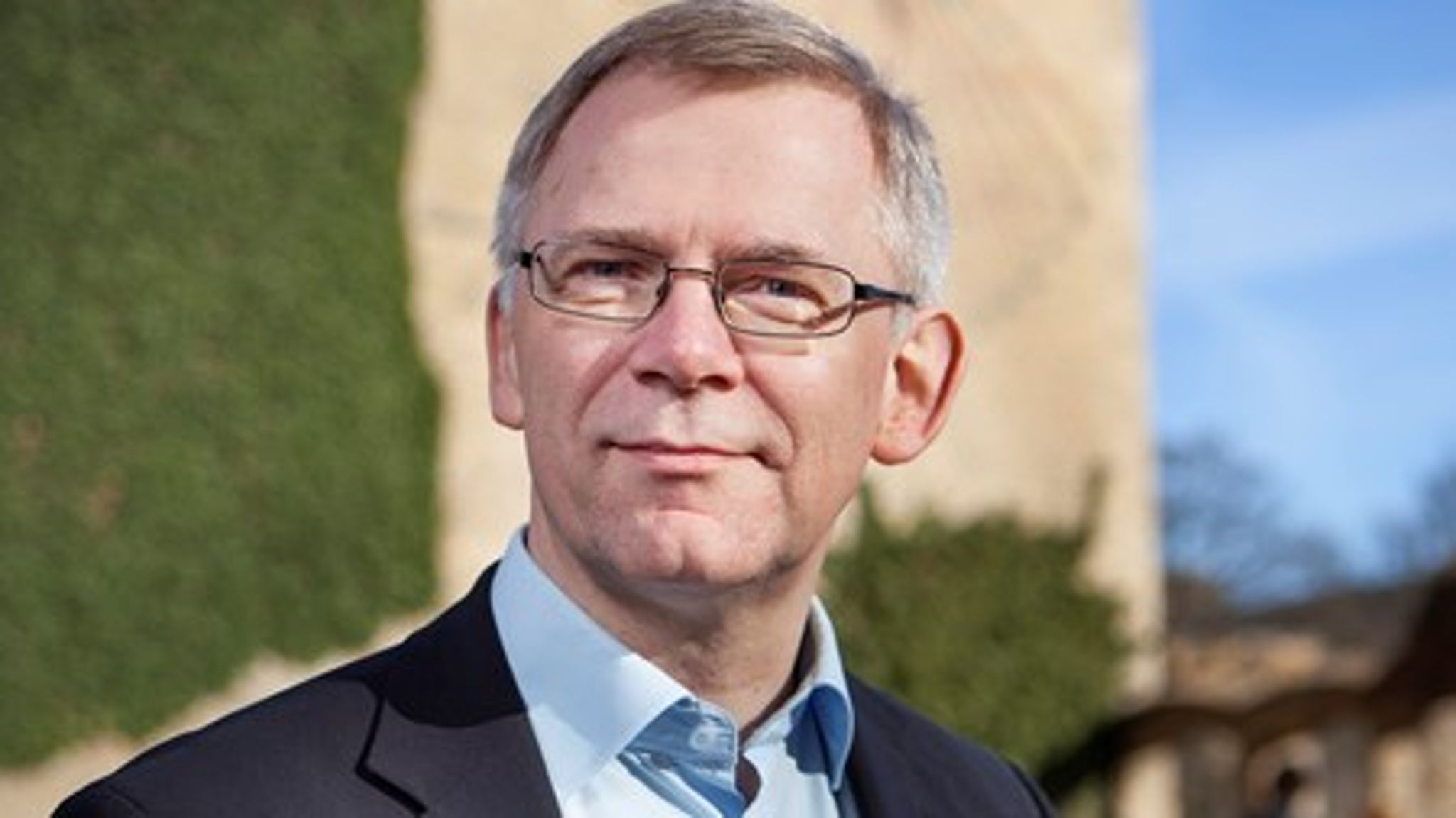 Indrømmet, jeg kan for så vidt godt forstå politikerne, for vi har som sektor af og til været tonedøve i forhold til de politiske ønsker og ambitioner. Omvendt er realiteten, at vi som universiteter ikke kan navigere hensigtsmæssigt, når kursen fra politisk hold skifter markant og ofte.&nbsp;Det skriver Brian Bech Nielsen, rektor på Aarhus Universitet.