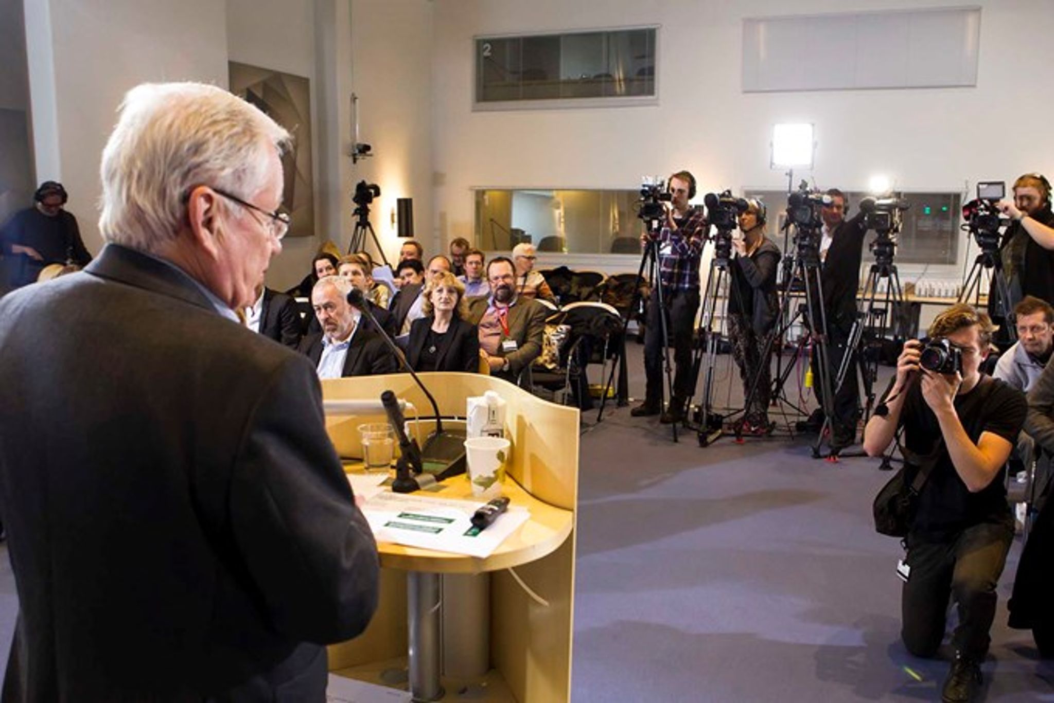 Michael Christiansen fremlægger Vederlagskommissionens rapport i Eigtveds Pakhus.
