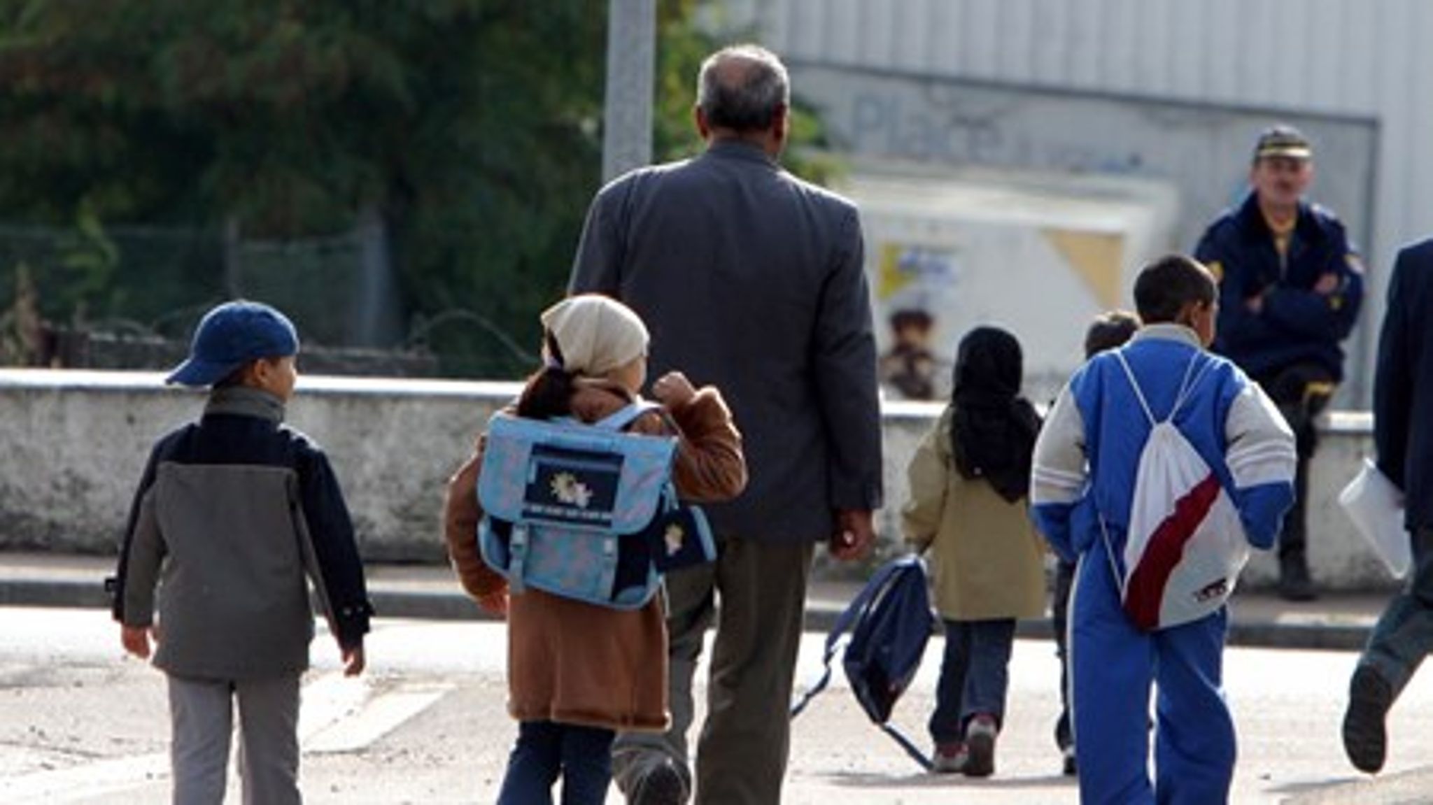 En muslimsk friskole i København rådgiver eleverne til at følge Allahs råd i kærlighedsspørgsmål - nu går Undervisningsministeriet ind i sagen.