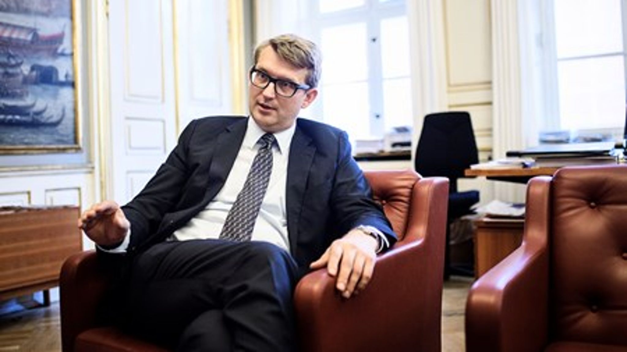 "Det
har en kæmpestor menneskelig gevinst at få
en tilknytning til arbejdsmarkedet. Og
så
vil det
jo også kunne mærkes på
de offentlige kasser," siger erhvervs- og vækstminister Troels Lund Poulsen (V).