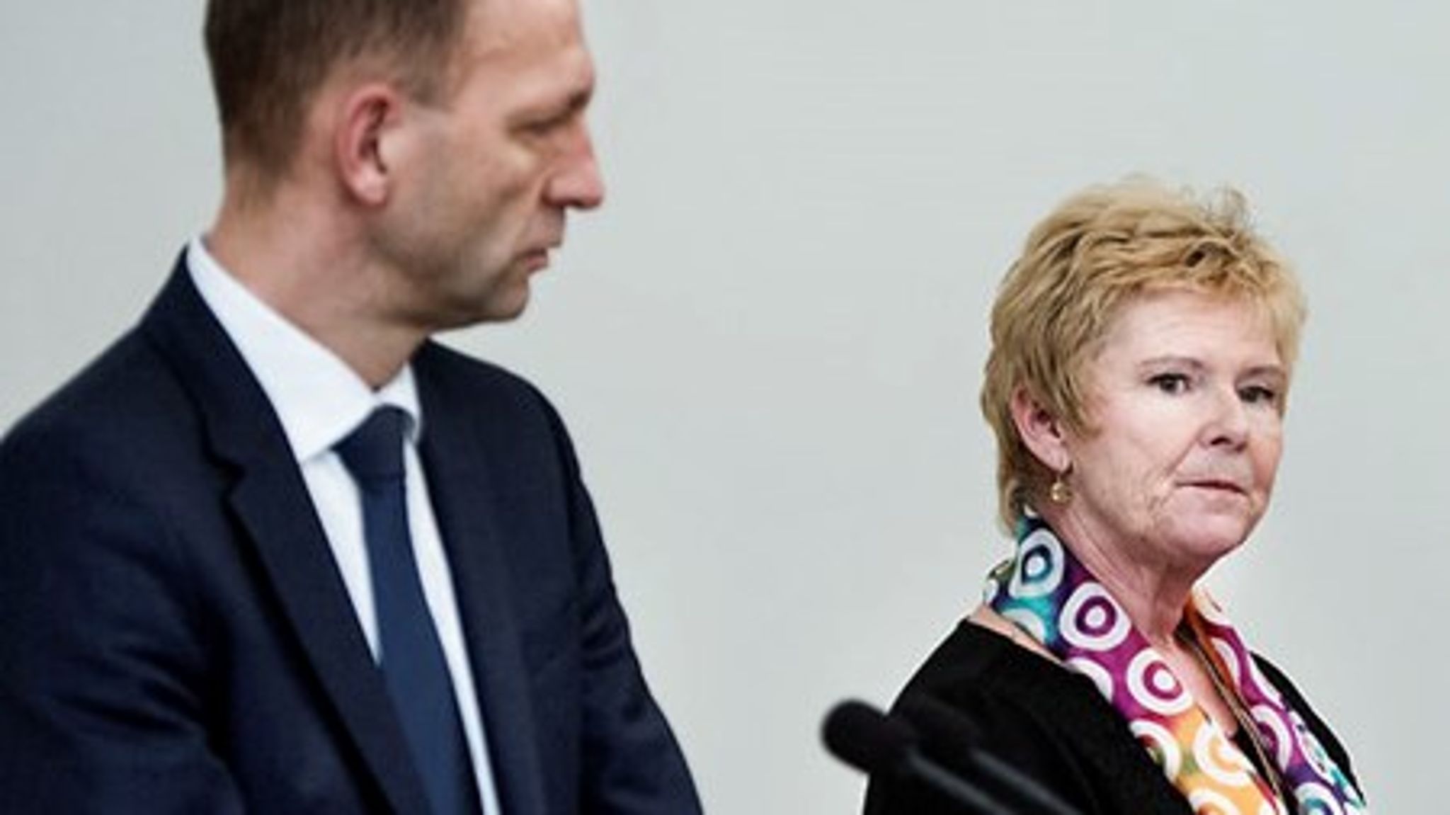 Det umage par&nbsp;LO og DA - repræsenteret af LO-formand Lizette Risgaard og DA-direktør Jacob Holbraad -&nbsp;lancerer et fælles forslag i trepartsforhandlingerne.