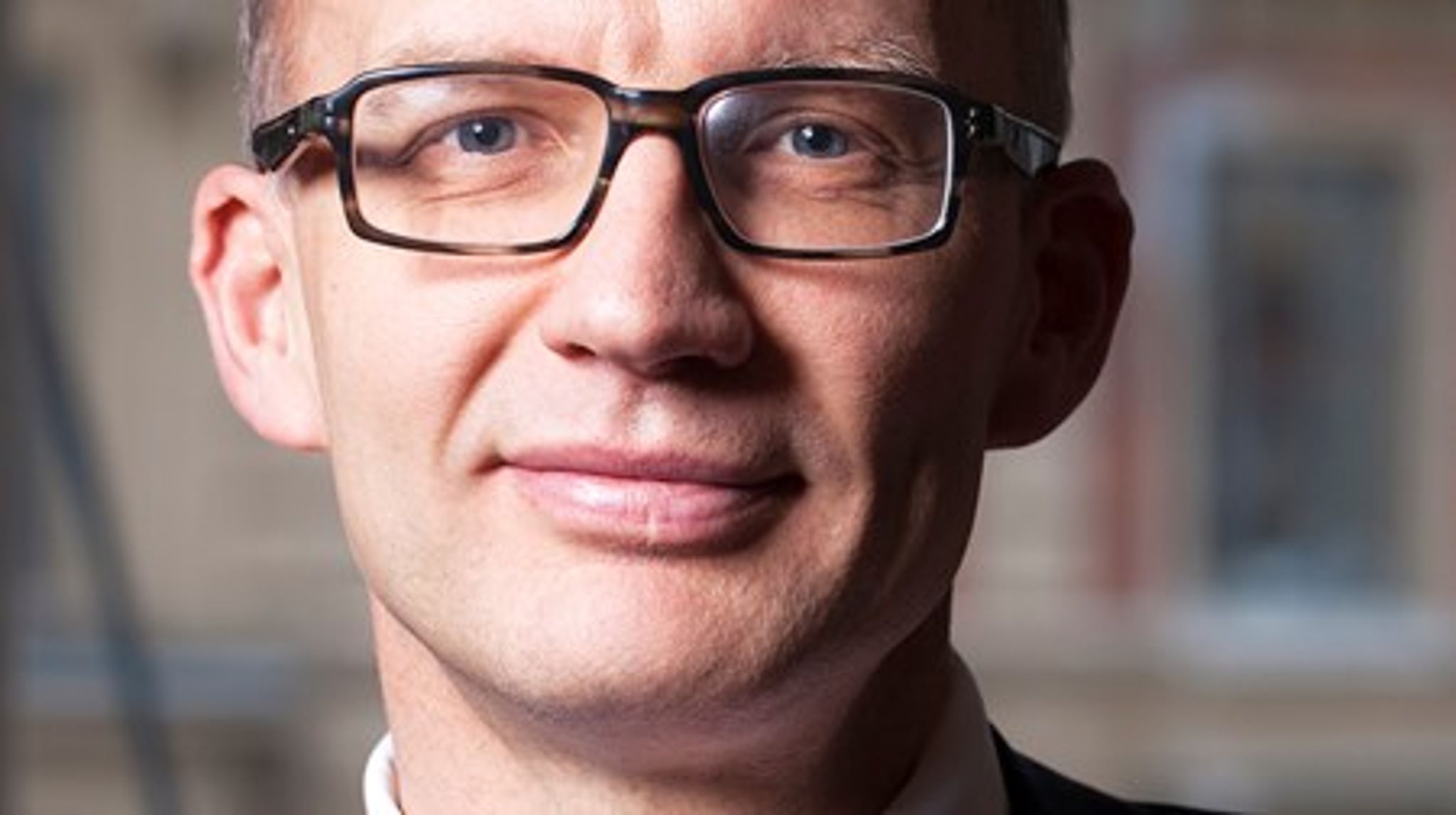 Jens Elmelund, direktør i boligorganisationen KAB, er godt tilfreds med at få et særligt grundkøbslån, der gør det muligt at bygge almene studieboliger på en dyr beliggenhed på Islands Brygge i København.<br>