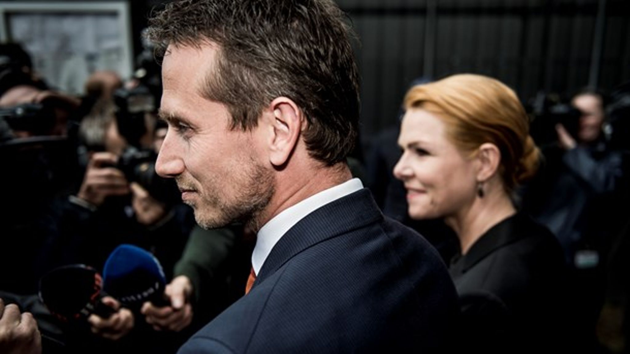 Både integrationsminister Inger Støjberg (V) og udenrigsminister Kristian Jensen (V) skal i samråd for at forklare, om Danmark overholder de internationale regler for udviklingsbistand. 