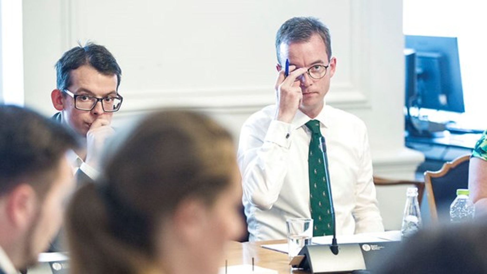 Miljø- og fødevareminister&nbsp;Esben Lunde Larsen må i samråd og forklare sig om det alarmerende pesticidefund hos danske børn og kvinder, lyder det fra Enhedslisten.