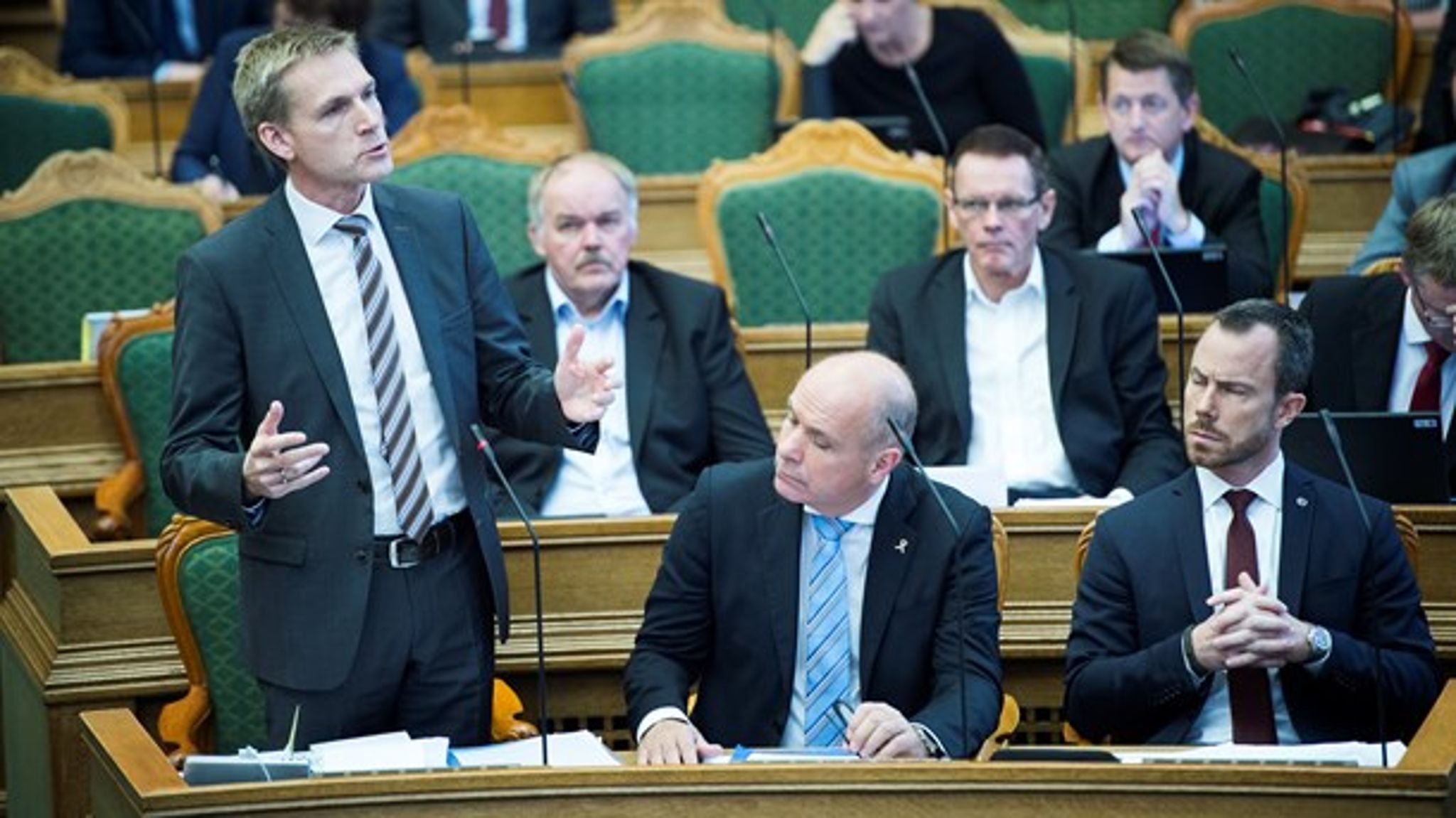 Årsagerne til Dansk Folkepartis&nbsp;ubetingede succes er i følge Jarl Cordua&nbsp;mindst tre. En fremragende ledelse. Udlændingepolitikkens stigende aktualitet. Et langvarigt næsten monopol på EU-modstanden til højre for Enhedslisten.