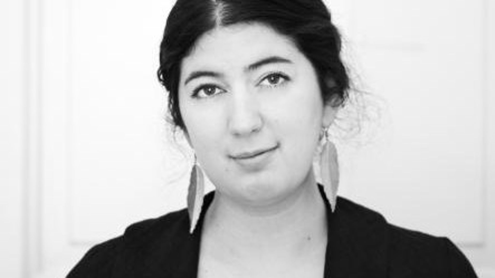 Ideen om, at man kan fjerne SU’en, uden det får konsekvenser for det, de penge var sat i verden for at gavne, er både absurd og et udtryk for et helt forkvaklet forhold til penge og politisk prioritering.&nbsp;Det mener Yasmin Davali, formand for Danske Studerendes Fællesråd.