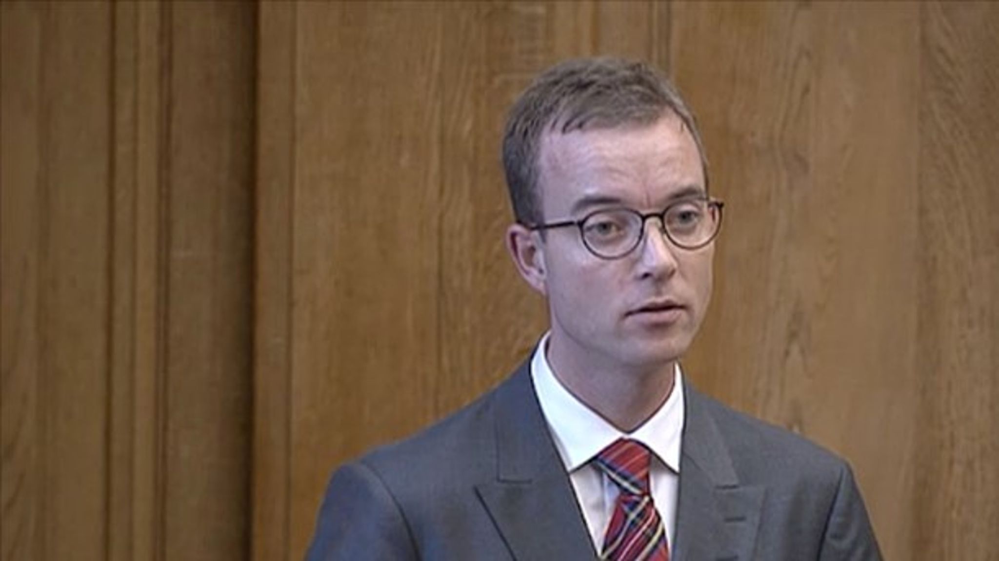 Venstre og miljø- og fødevareminister Esben Lunde Larsen vil se på, om der er behov for "justeringer" af fondenes arbejde eller ministeriets tilsyn.&nbsp;