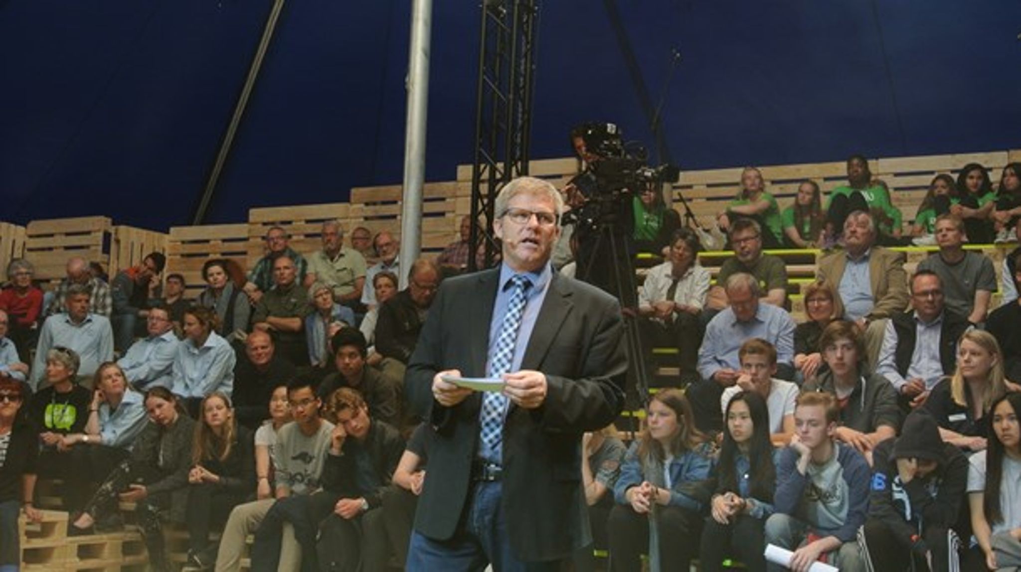 Ifølge&nbsp;Hjørrings borgmester, Arne Boelt (S), er naturdebatten&nbsp;blevet aktuel som aldrig før. Her åbner han Naturmødet på Thunderdome-scenen på&nbsp;Hirtshals Havn.