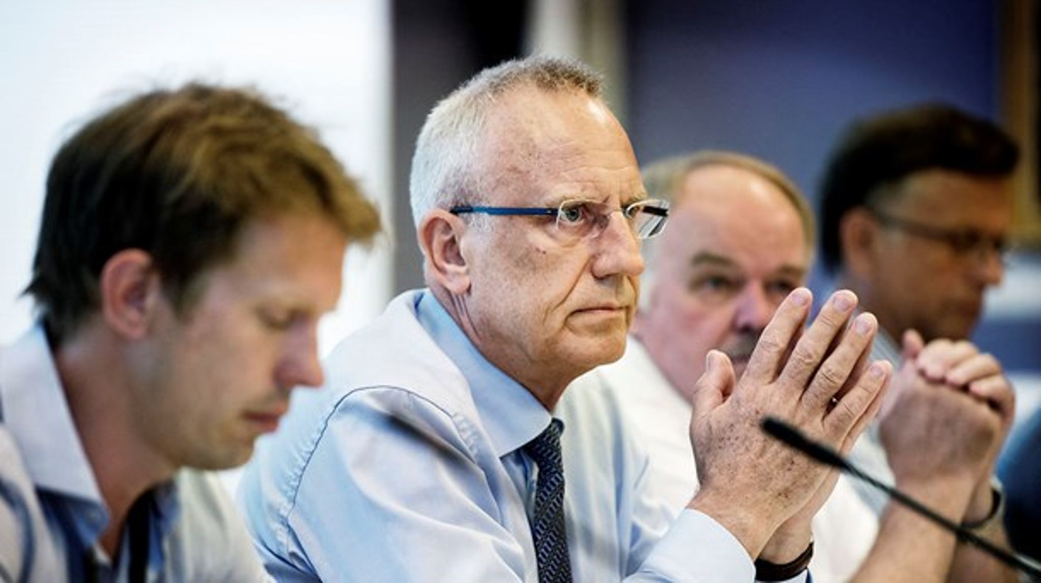 Regeringen og beskæftigelsesminister Jørn Neergaard Larsen (V) havde foretrukket at forhandle sig til en fælles forståelse af den nye udstationeringsdirektiv, men støtter nu alligevel op om det flertal i Folketinget, der har trukket det gule kort over for EU. 