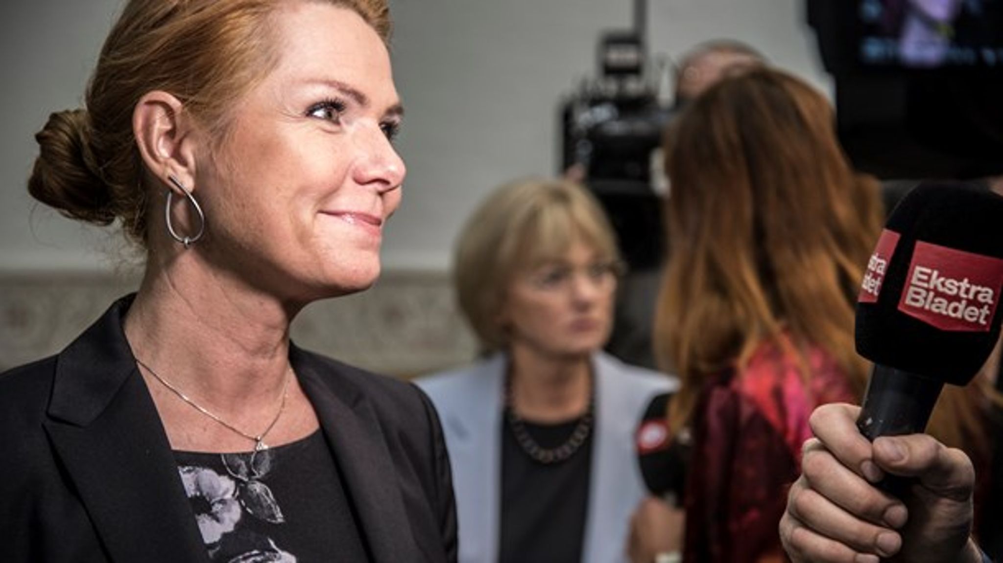 Boligminister Inger Støjberg (V) har indgået en aftale med kommunerne og de almene organisationer om at stramme op på økonomien i den almene sektor. Over fire år skal der skæres otte procent af budgetterne. <br>