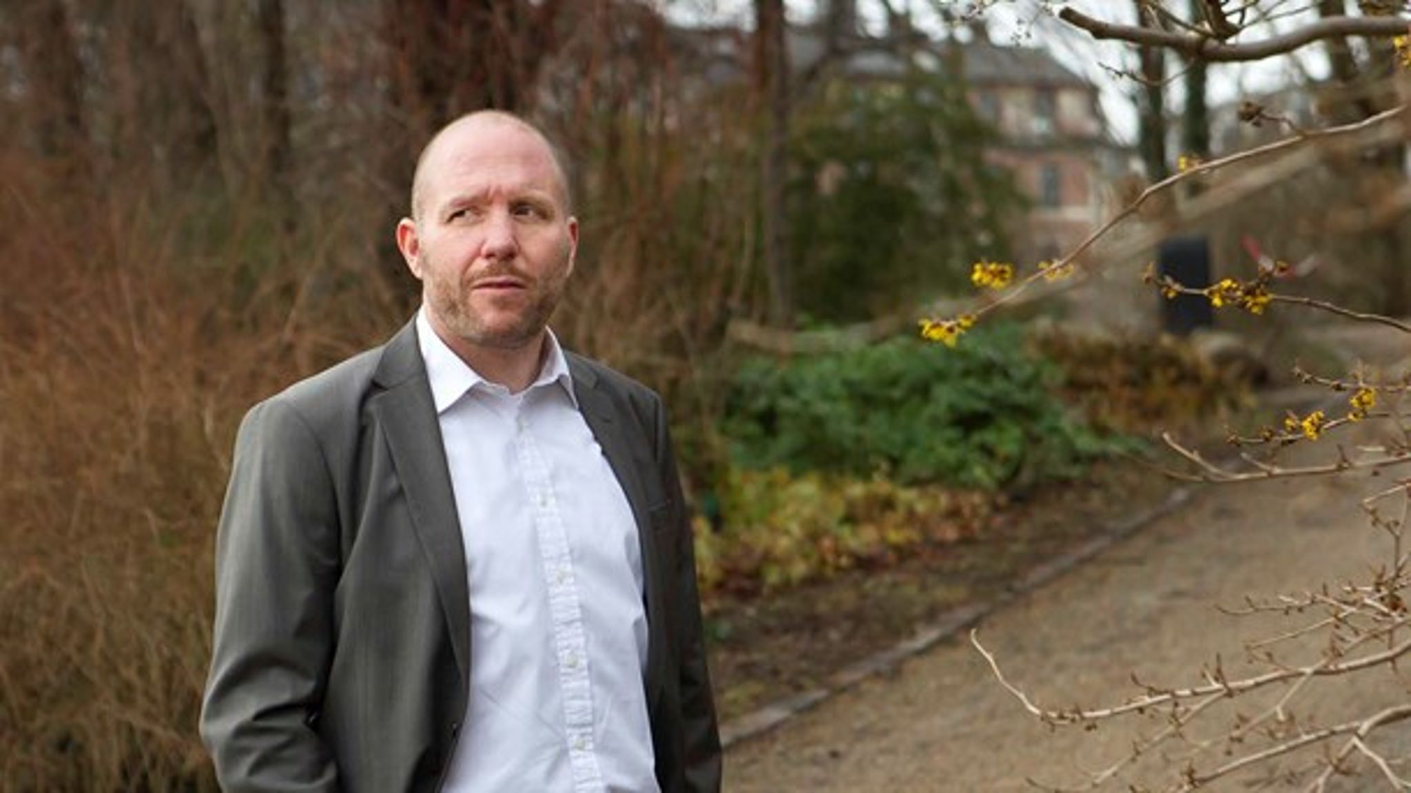 Formanden for Akademikerne, Lars Qvistgaard, er seriøst bekymret for konsekvenserne af en omlægning af SU'en.&nbsp; Nu viser beregninger fra Akademikerne, at prisen for den enkelte studerende kan være fem gange højere end regeringens regneeksempel. <br>