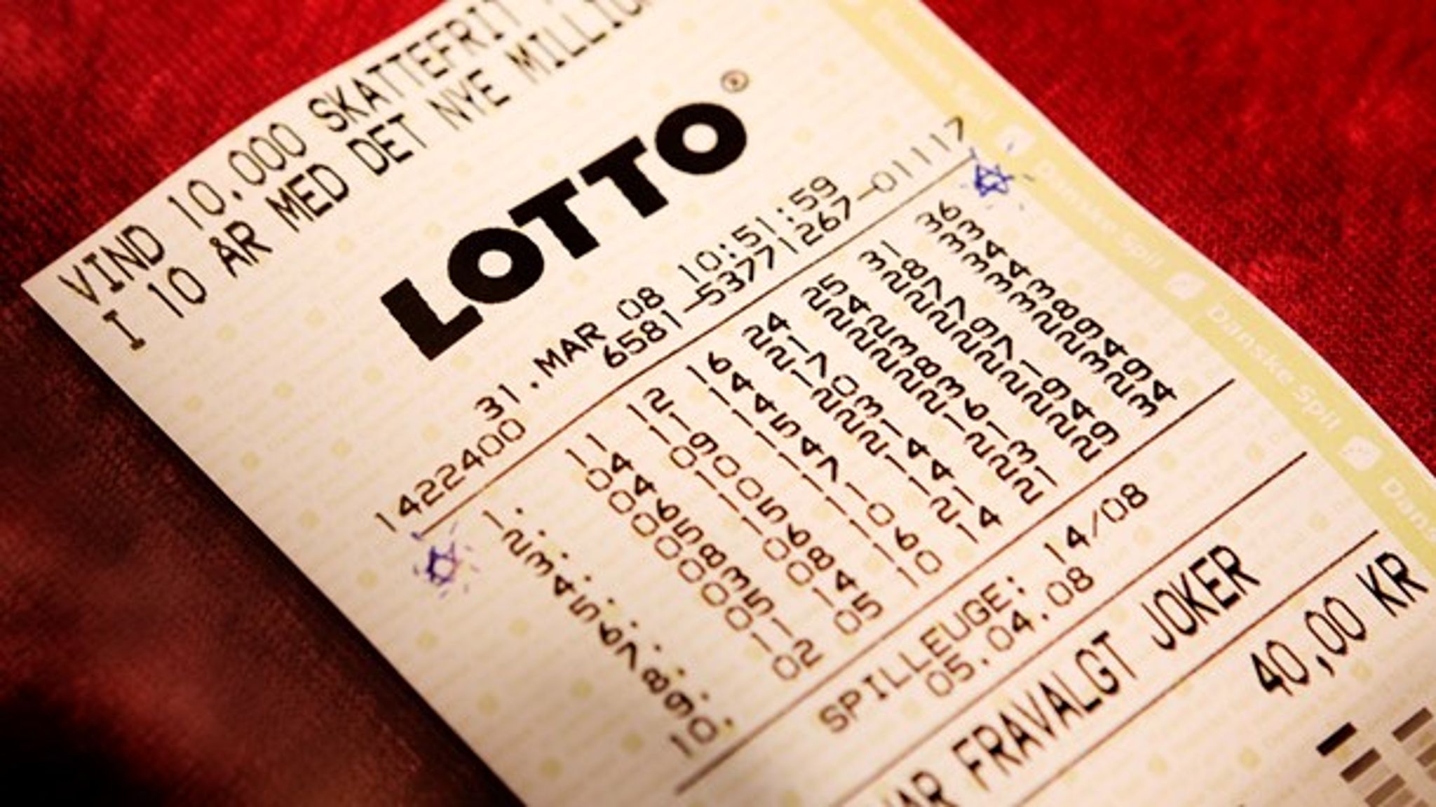 Danskerne spiller langt mindre lotto end tidligere, og det rammer foreningernes indtægter.