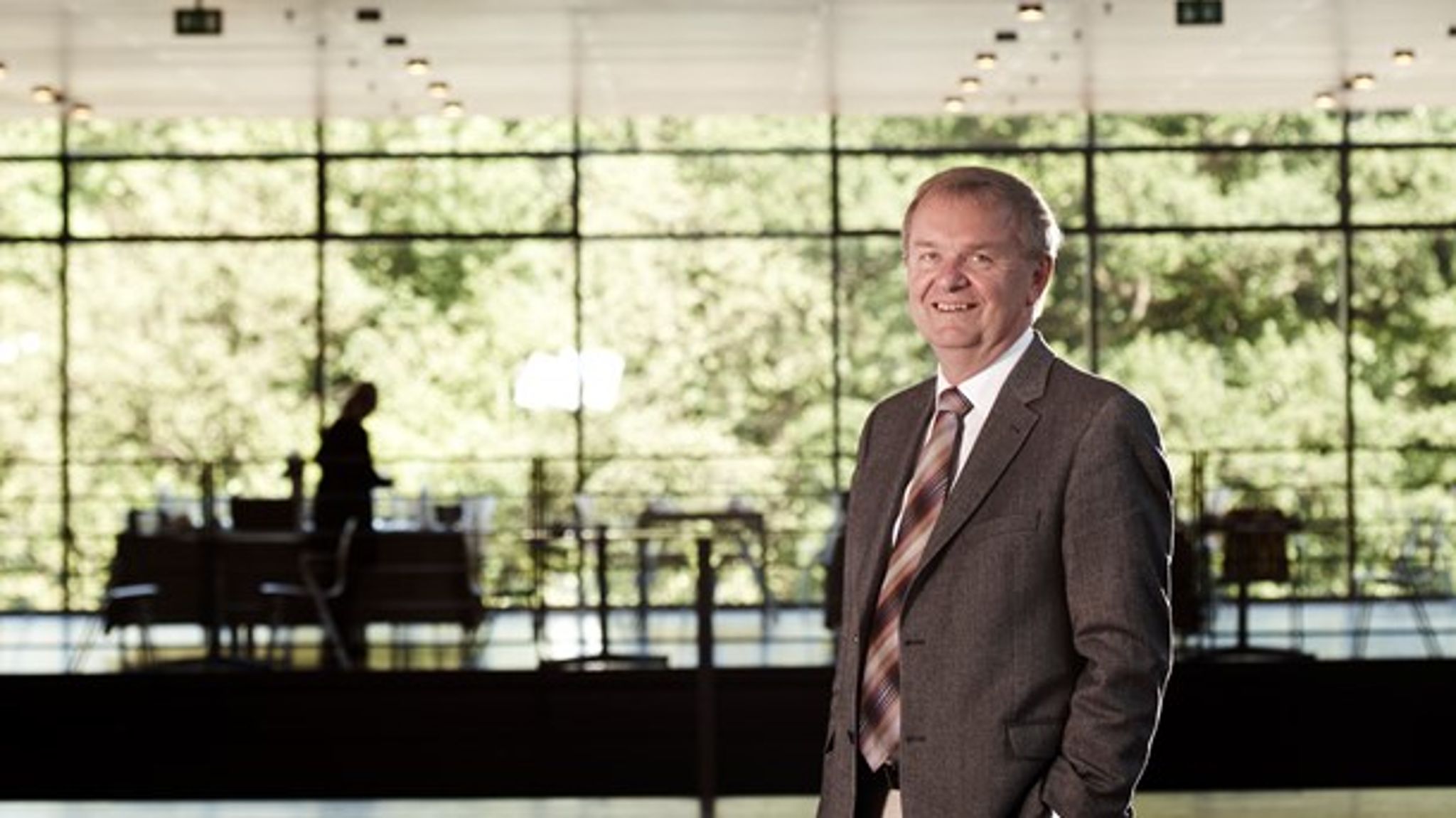 Tidligere rektor for SDU og nuværende formand for Danmarks Forsknings- og Innovationspolitiske Råd Jens Oddeshede mener, at de private fonde skal åbne for at betale en større del af det såkaldte overhead på forskningsprojekter. <br>