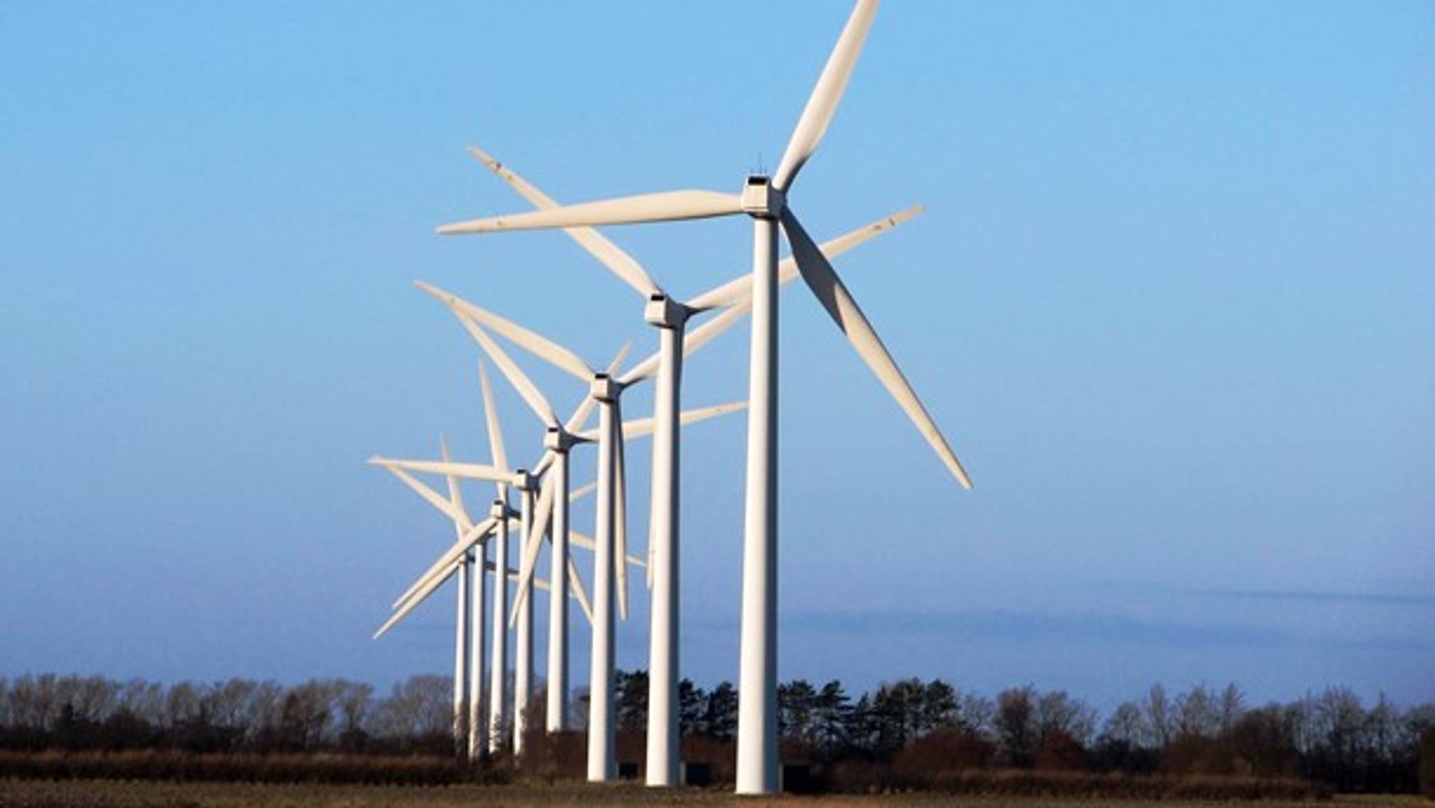Der skal fokus på energieffektiviseringer frem for en kostbar omlægning af energiproduktionen, skriver Mikkel Dencker (DF).