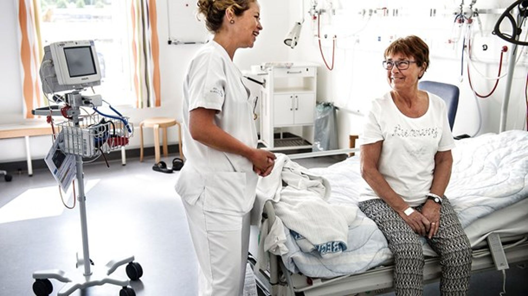 Et nyt lovforslag skal gøre det dyrere for kommuner at have færdigbehandlede patienter indlagt på landets sygehuse.