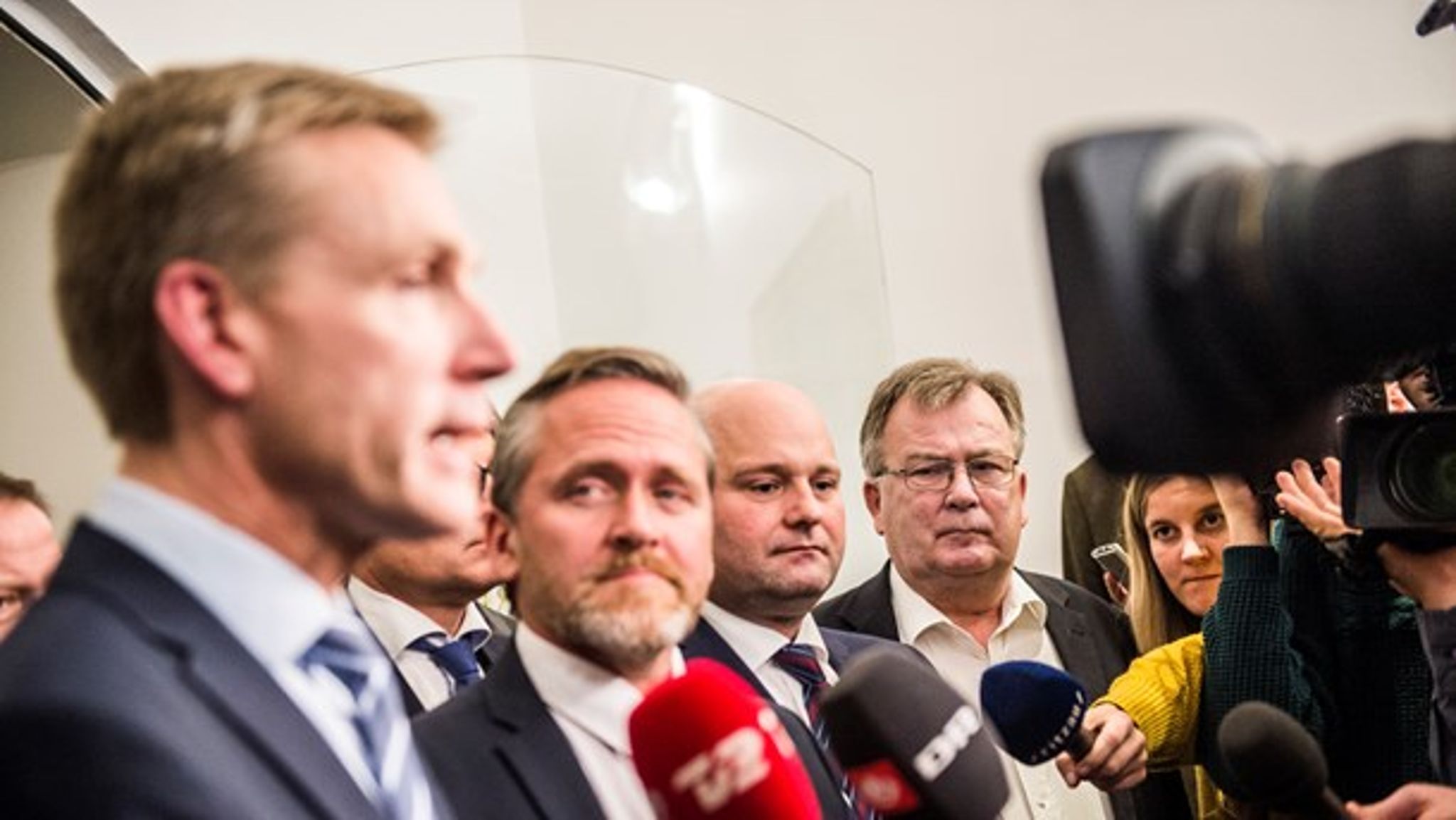 Den del af regeringens kræftplan, der indebærer stramninger af rygereglerne, skal først forhandles senere.&nbsp;