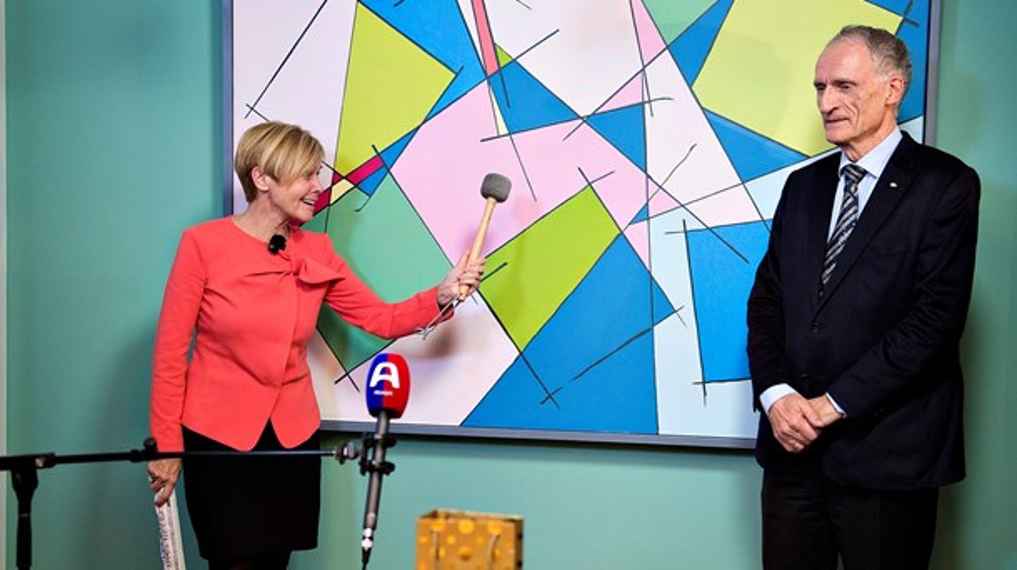 Ministeroverdragelse i Kirke- og kulturministeriet. Mette Bock fik en kølle af Bertel Haarder: "Hvis nu lillebror Anders (Samuelsen, red.) kravler op i et træ'.
