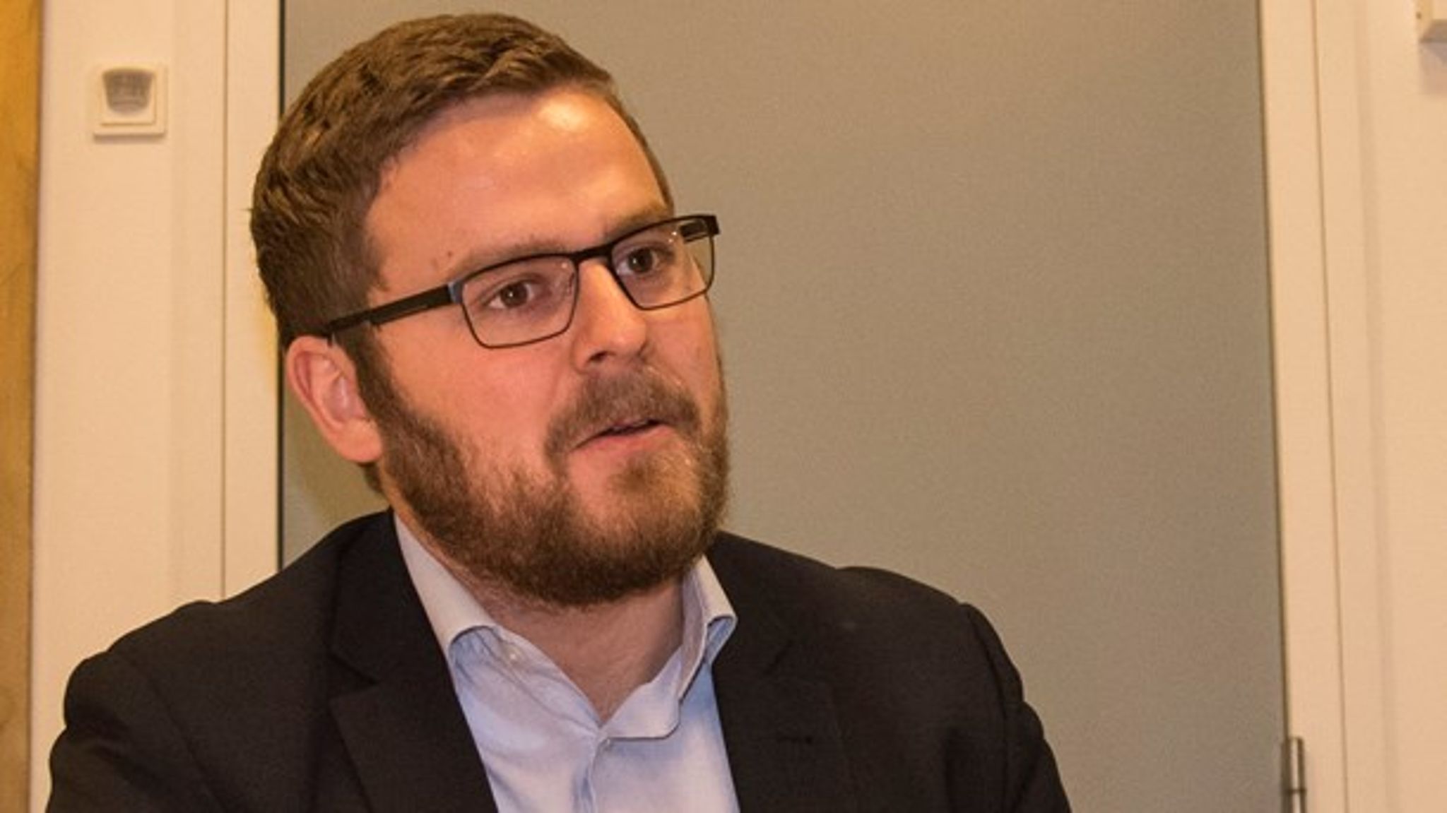 Jeppe Jakobsen (DF) har mange gode politiske modstandere, men fremhæver Eva Flyvholm fra Enhedslisten, som én han har særlig respekt for, om end de to kan diskutere højlydt om deres uenigheder.