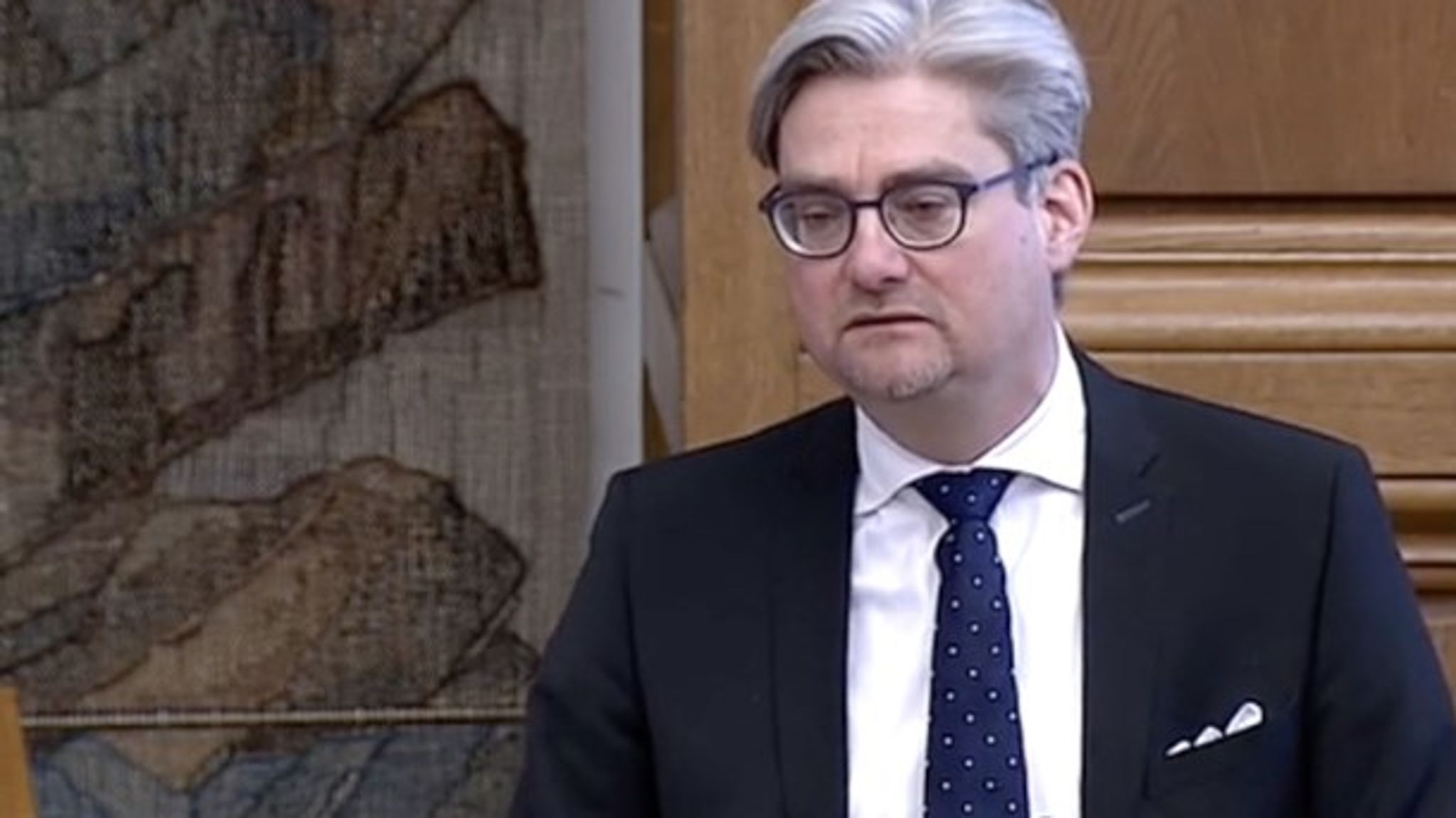 Den nyudnævnte uddannelses- og forskningsminister fik ikke nok modstand, da han i december skulle føre det upopulære uddannelsesloft gennem Folketinget, lyder kritikken internt i rød blok.<br>