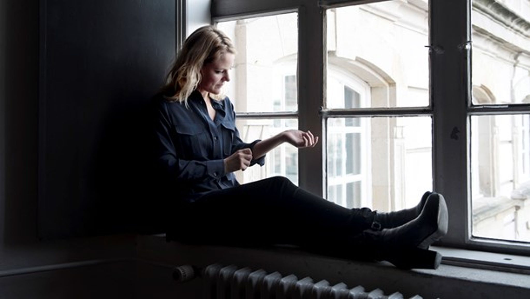 Johanne Schmidt Nielsen skiller sig ud som den danske politiker, der er bedst til at nå bredt ud på Facebook. Dansk Folkeparti markerer sig modsat som det parti, der er bedst til at aktivere egne følgere. <br>