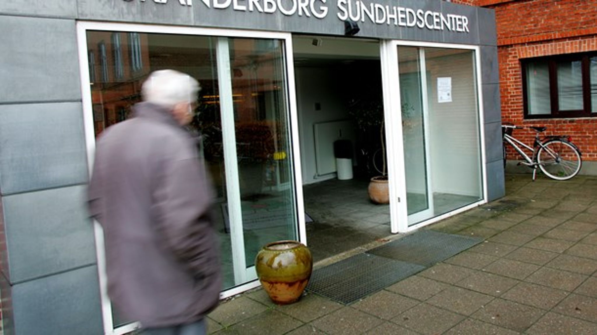 Kommunernes sundhedschefer er ofte ansvarlige for sundhedscentrene, men de spiller ikke en stor rolle i debatten om det nære sundhedsvæsen, skriver Pia Kürstein Kjellberg.