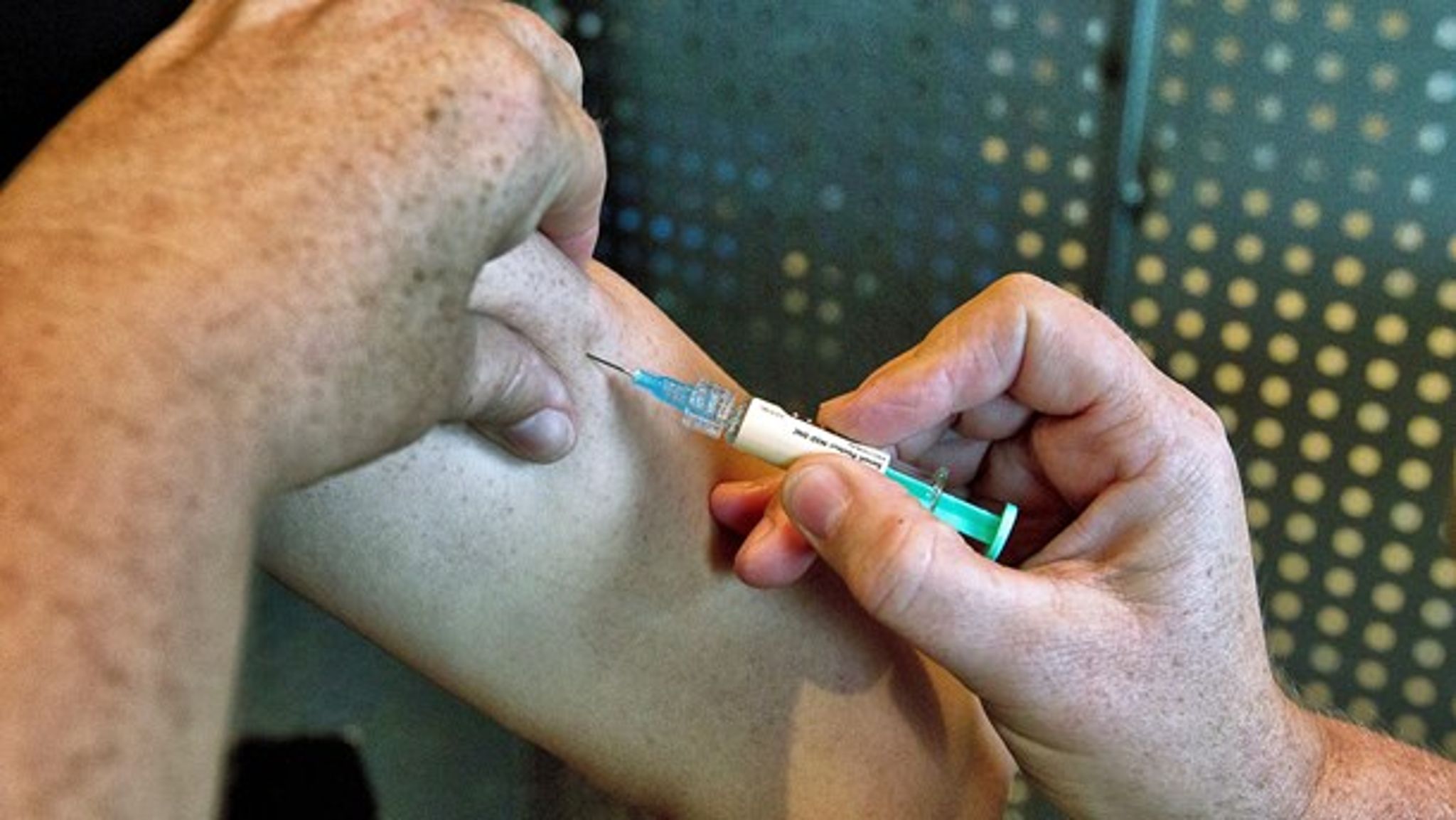 Forældre, der nægter at lade deres børn vaccinere, er et eksempel på det postfaktuelle samfund, som teknologisk dannelse kan modarbejde, skriver Lia Leffland.