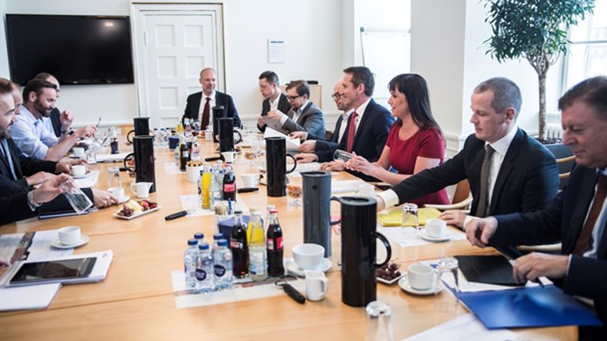 Sættemødet 9. maj 2017&nbsp;i Finansministeriet mellem regeringens (til højre) og KL's repræsentanter.&nbsp;