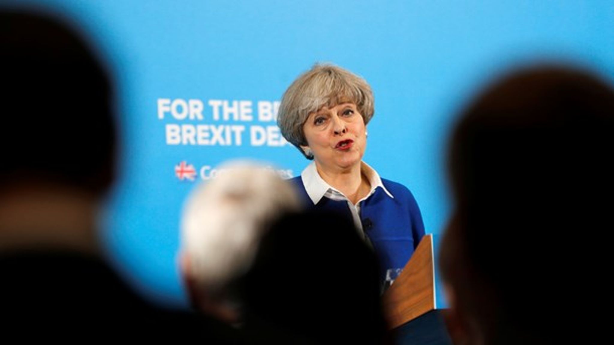 Brexit delte briterne. Det samme gjorde valget om
premierministerposten. Valgresultatet blev langt fra det
scenarie, som Theresa May havde forestillet sig, da hun udskrev valget, skriver
valgforsker Kenneth Thue i sin klumme.
